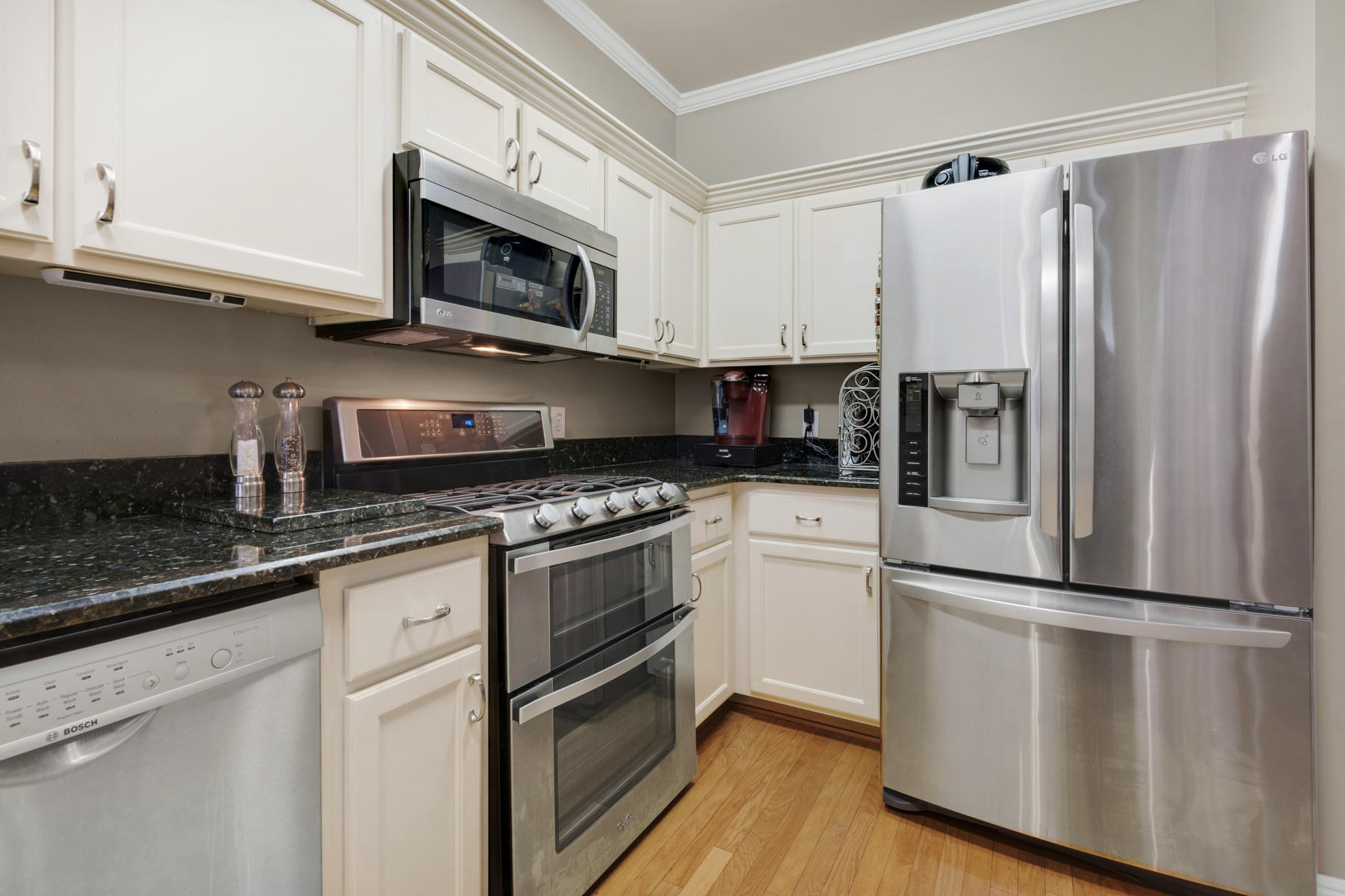 VANTAGE POINTE - Residential