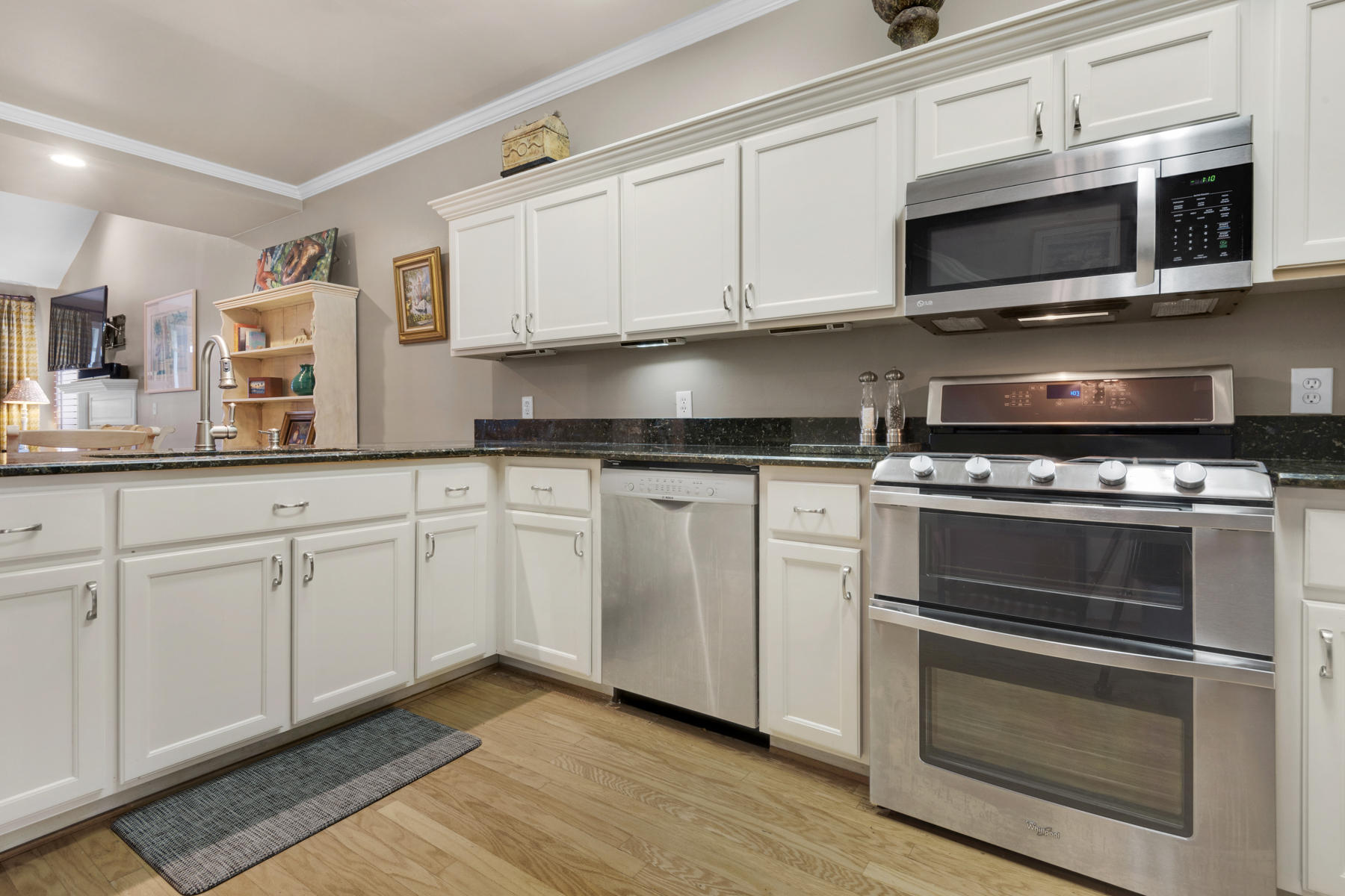 VANTAGE POINTE - Residential