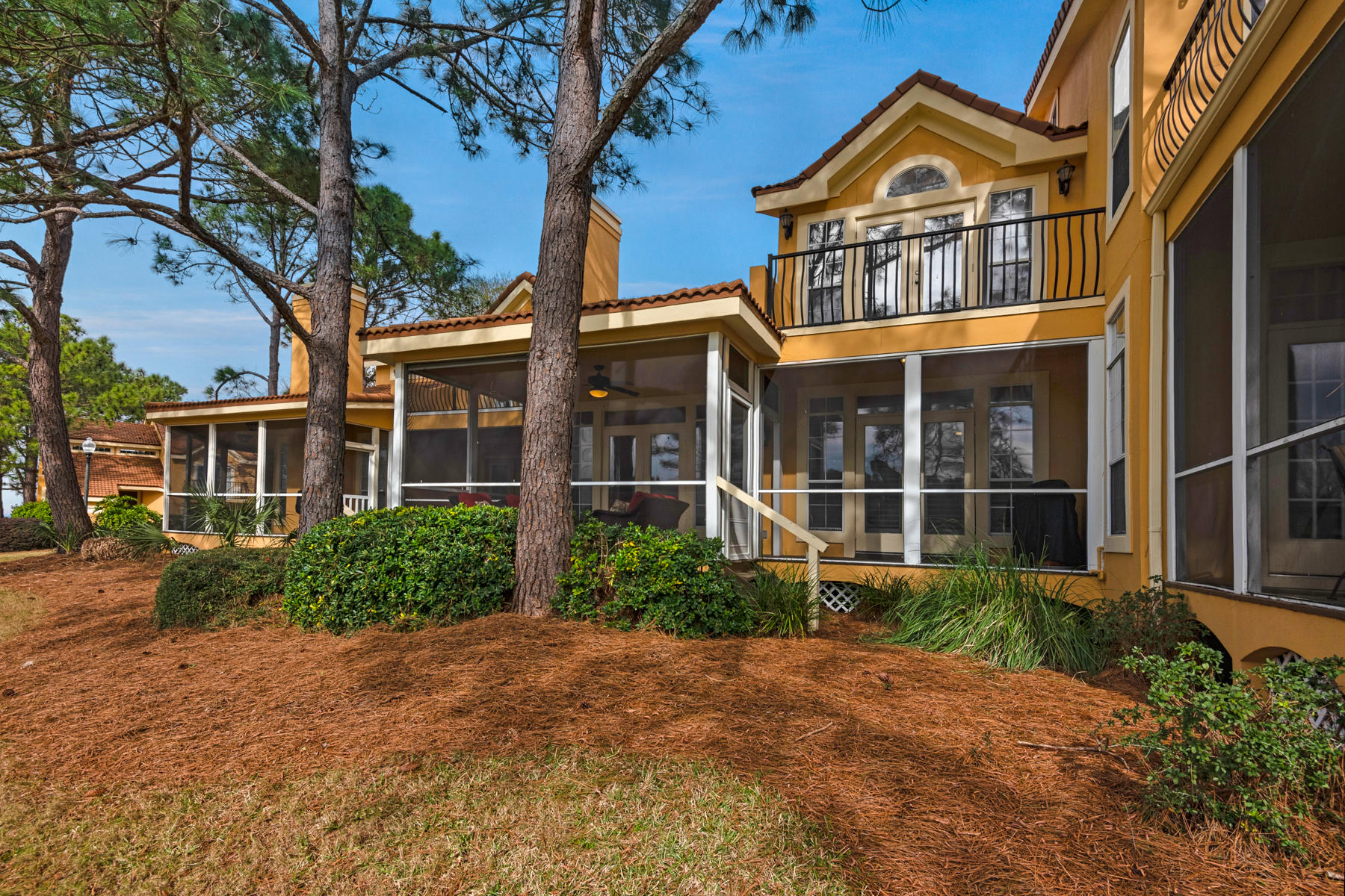 VANTAGE POINTE - Residential