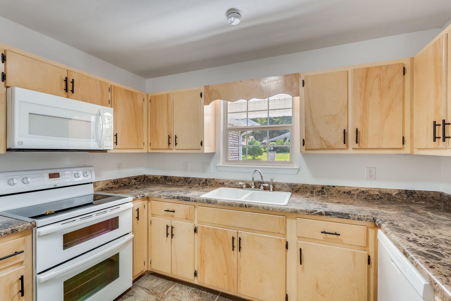 ROLLING HILLS ESTATES - Residential