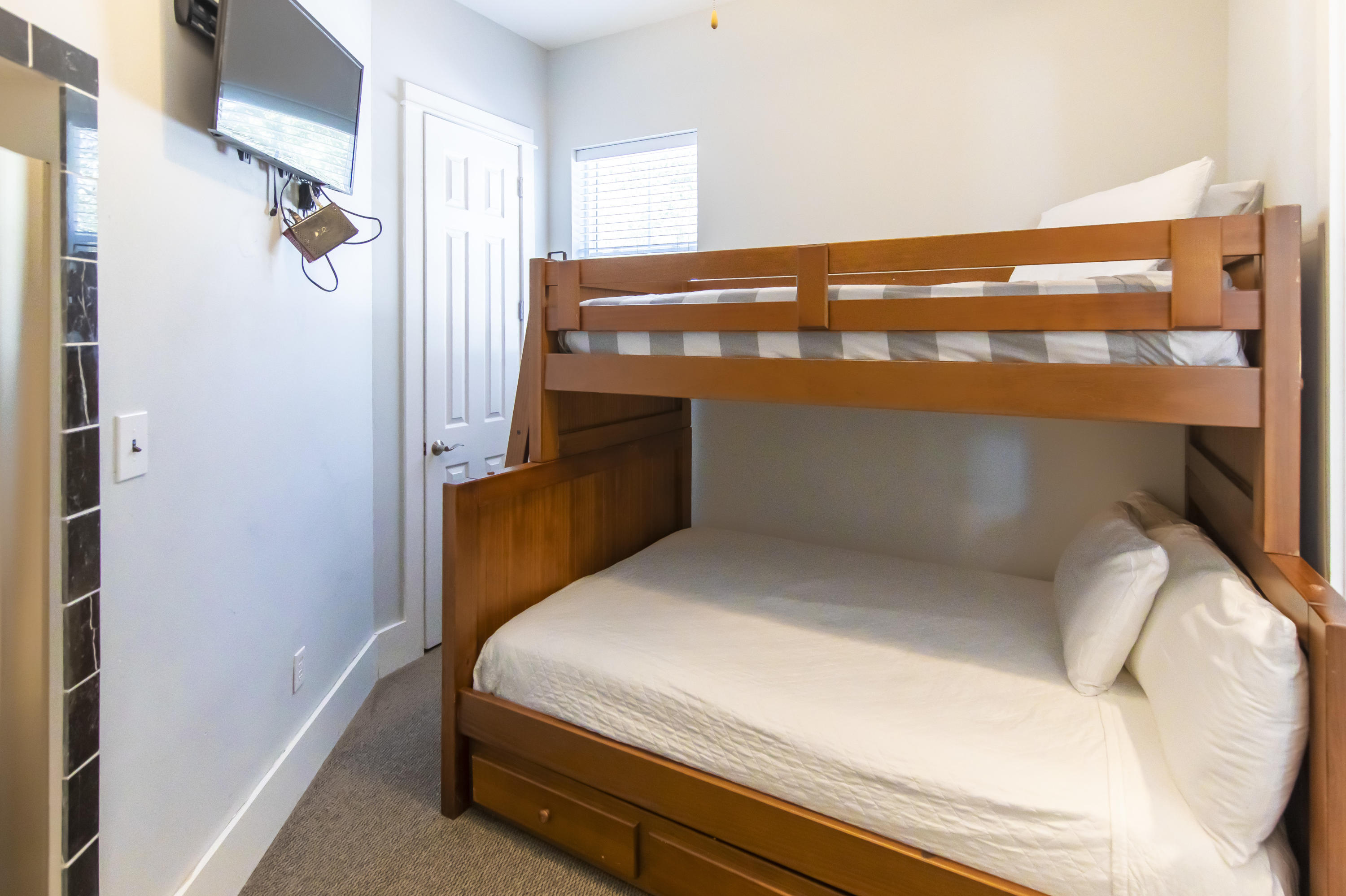 SUMMER'S EDGE - Residential