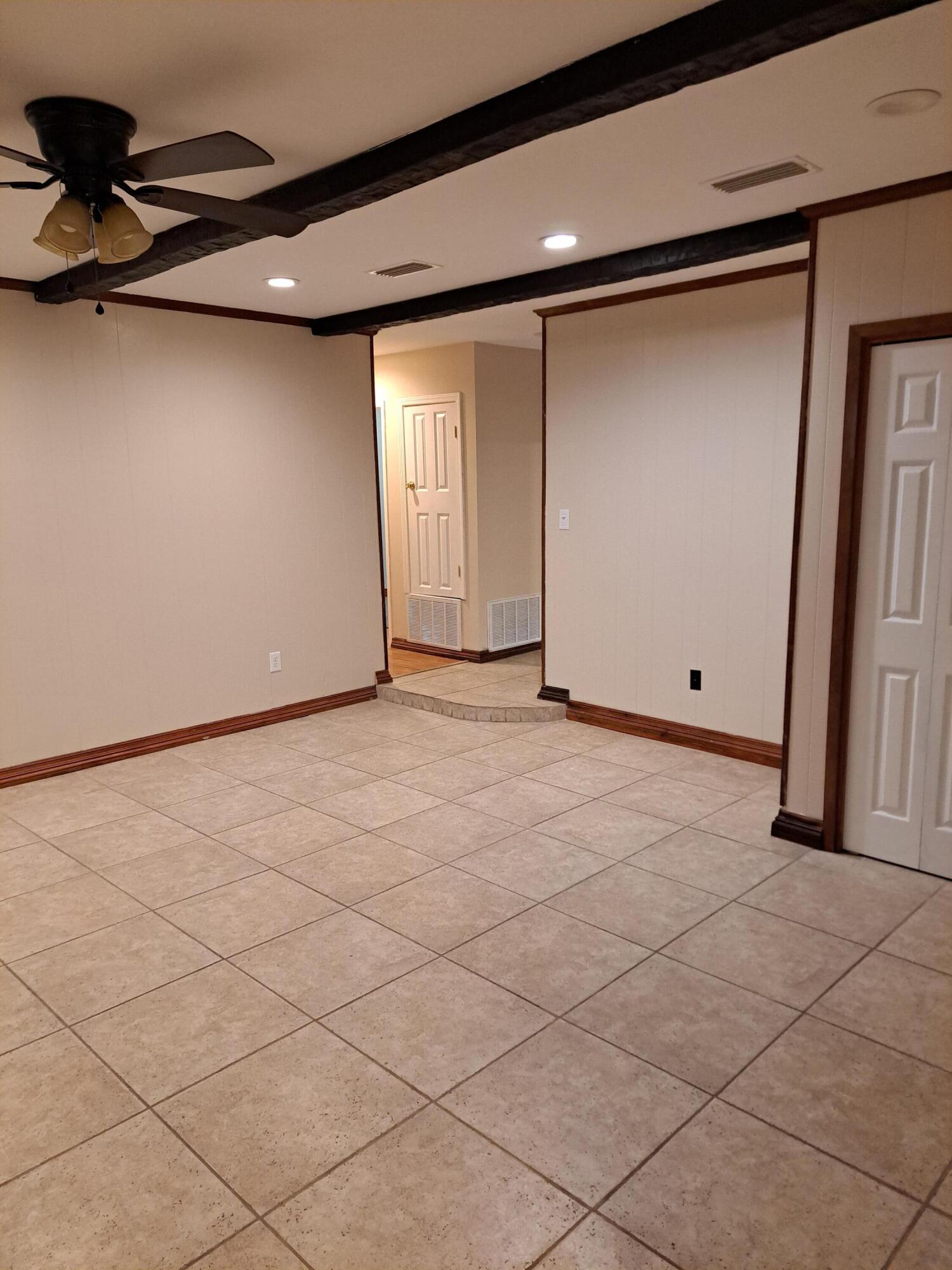 COLLEGE WOOD - Residential Lease