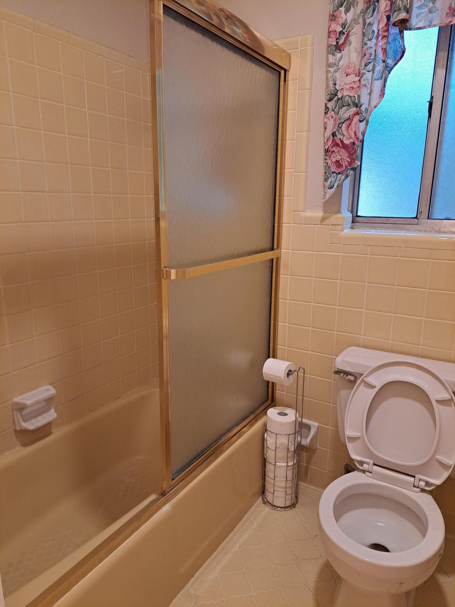 COLLEGE WOOD - Residential Lease