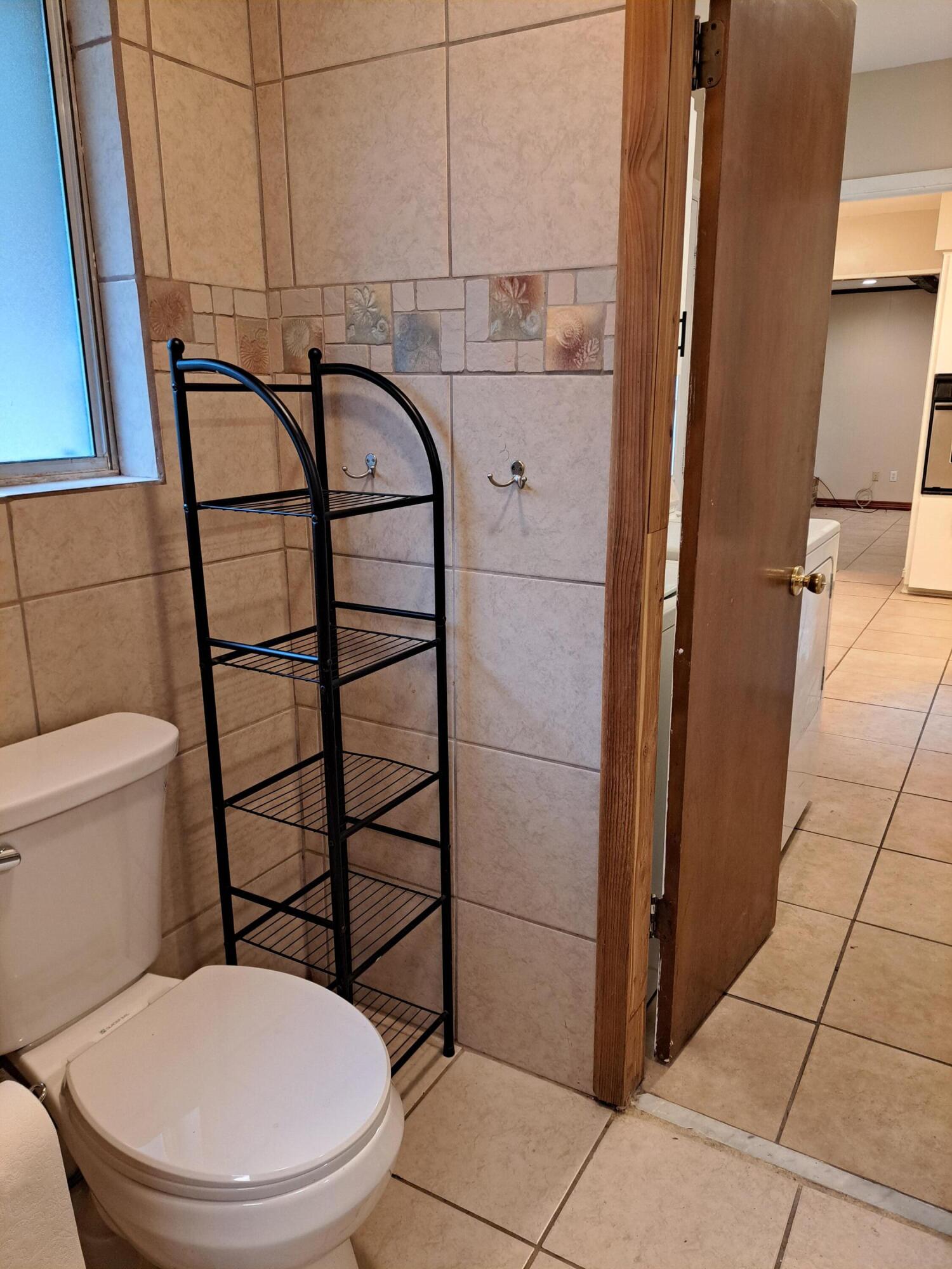 COLLEGE WOOD - Residential Lease
