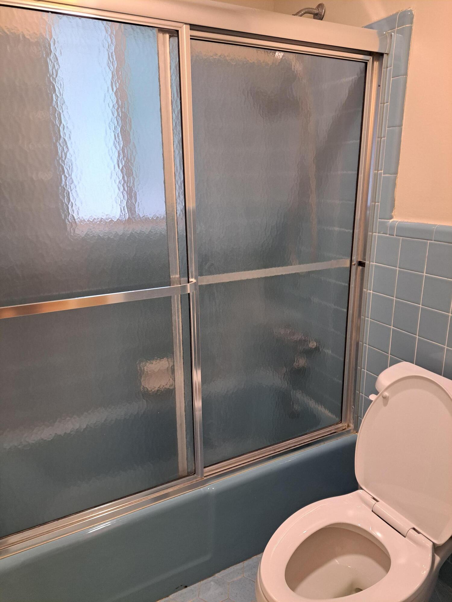COLLEGE WOOD - Residential Lease
