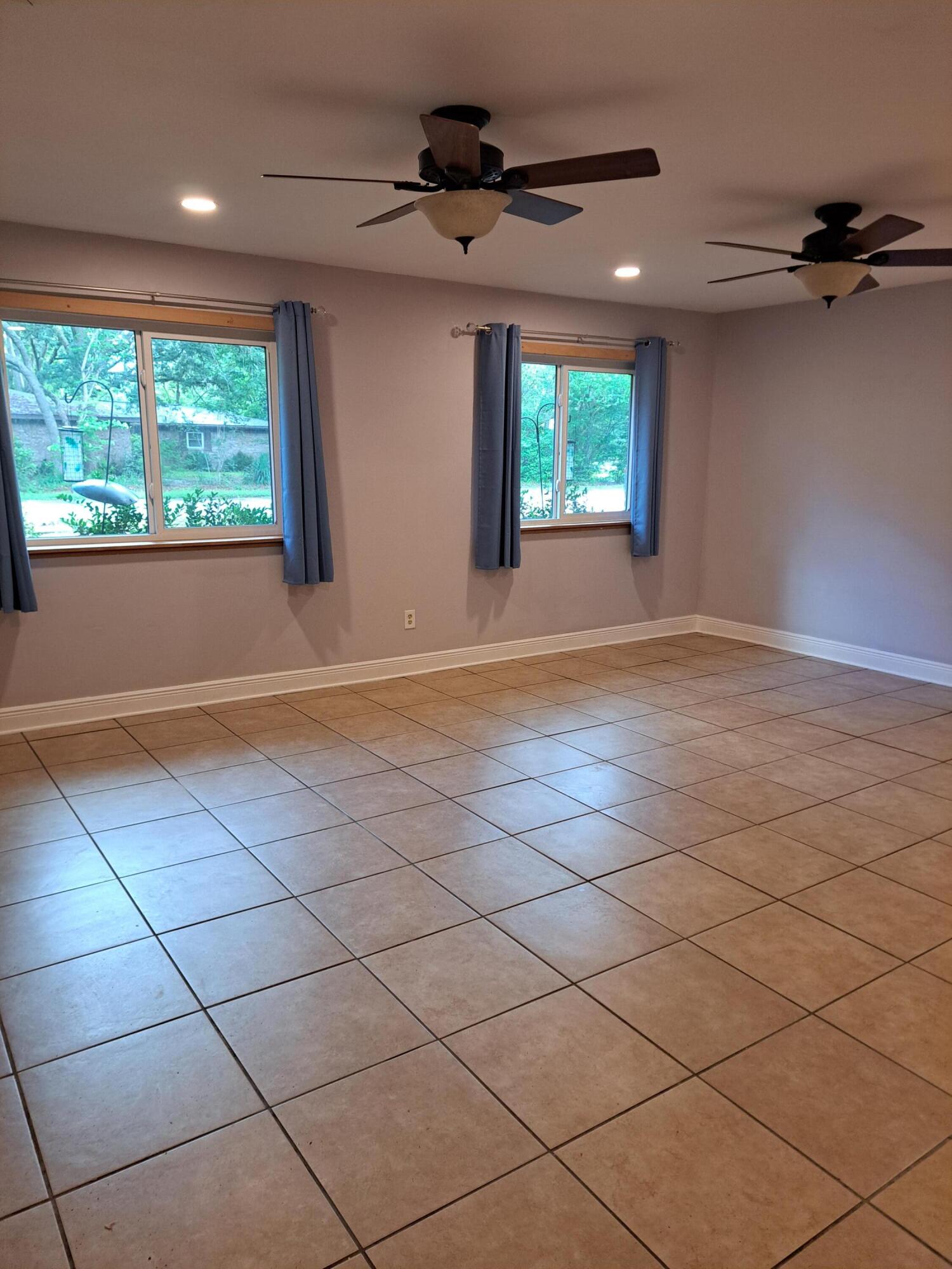 COLLEGE WOOD - Residential Lease
