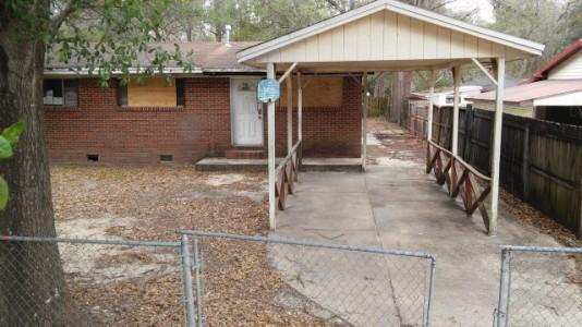 3 Bedroom, 1 Bath located in Crestview, FL. Home needs a complete remodel and sub floor replacement. Home has hardwood floors and will need fresh paint throughout. Kitchen and bathroom will need updating. Nice pond and park within walking distance. Quiet neighborhood that is located within 2 miles of downtown. Other repairs and updates may be necessary before move in ready. Great potential!