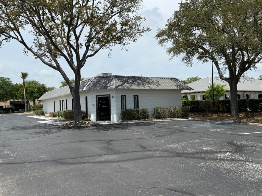 New roof installed in March 2025 and outside repainted.  Approximately 2/10 of a mile from Fort Walton Beach Medical Center and 90' of road frontage on Mar Walt Dr.  Building. With over 2400 sq ft., separate office spaces, dressing rooms and bathrooms.