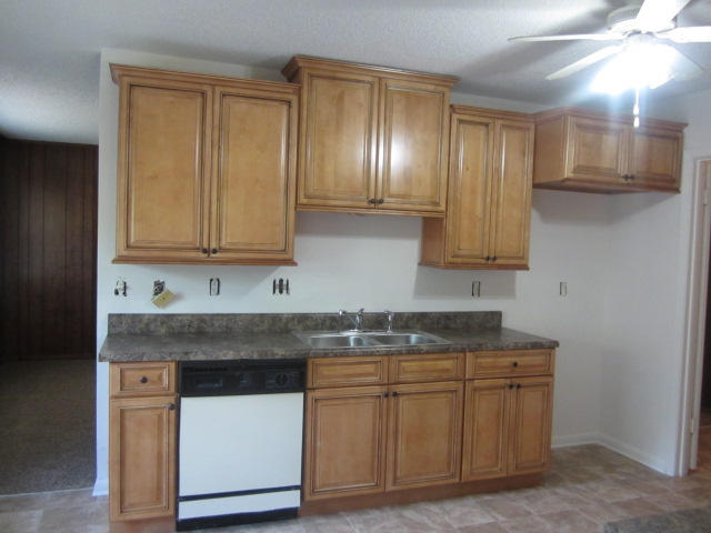 NICE 3 BEDROOM CENTRALLY LOCATED IN FT WALTON BEACH. EASY ACCESS TO SHOPPING, RESTAURANTS AND BOTH BASES. UPDATED KITCHEN AND BATHS. NEWER CARPET AND VINYL LOTS OF ROOM FOR YOUR FAMILY WITH A SEPERATE LIVING ROOM AND FAMILY ROOM AND AN EAT IN KITCHEN. WOOD BURNING FIREPLACE IN THE FAMILY ROOM. NO PETS ALLOWED AND NO SMOKING ALLOWED IN THE UNIT.CALL TO MAKE AN APPOINTMENT TO VIEW TODAY.