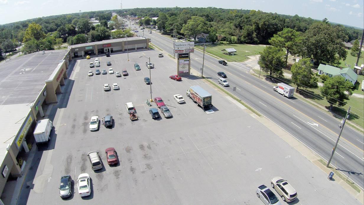 AMAZING INCOME PRODUCING PROPERTY with great tenants. At 60,000ft this property is home to national tenants such as Dollar General, Goodwill, Pizza Hut, H&R Block, and Amedisys. Local tenants fill the remainder of the space to make for a great mix and investment!