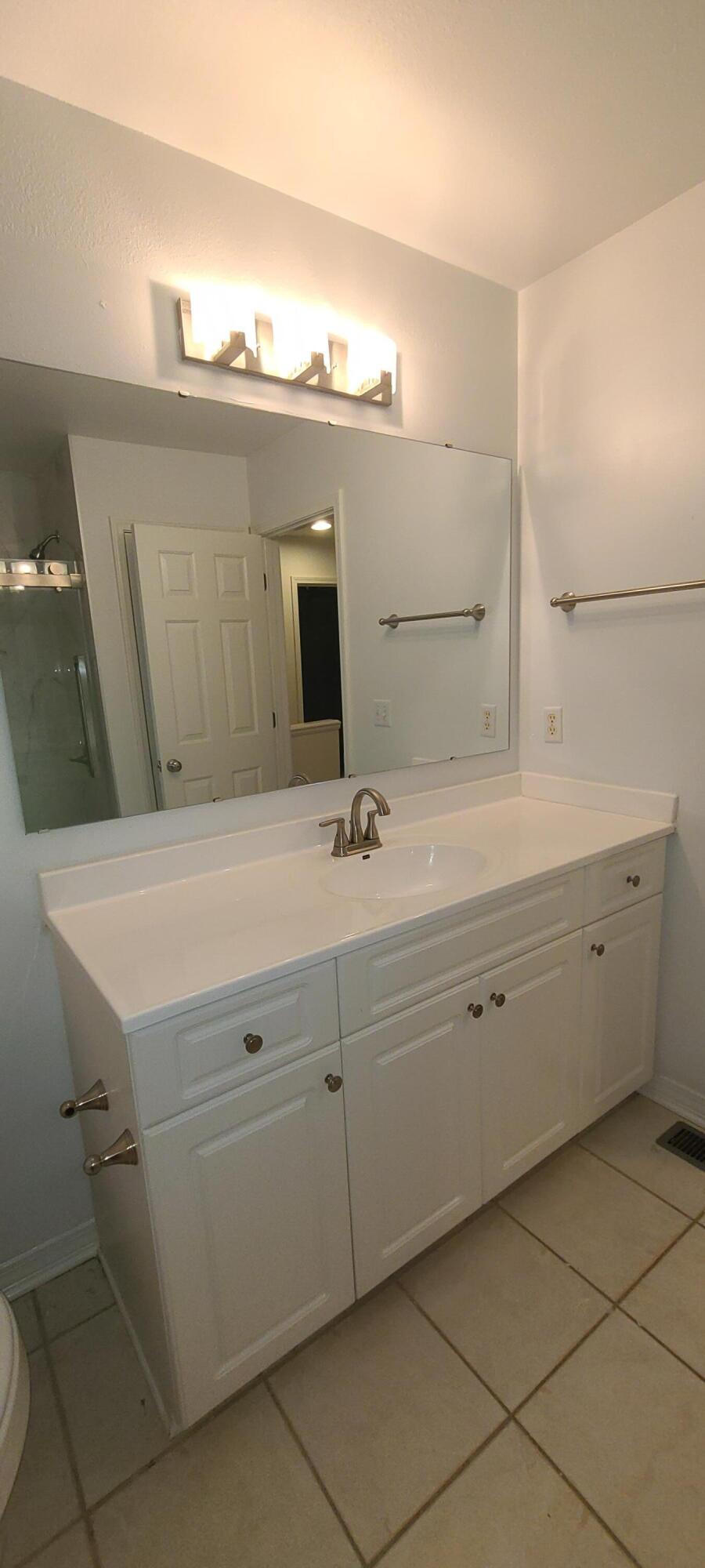 REFLECTIONS AT BLUEWATER BAY T/H lOT 8 - Residential Lease