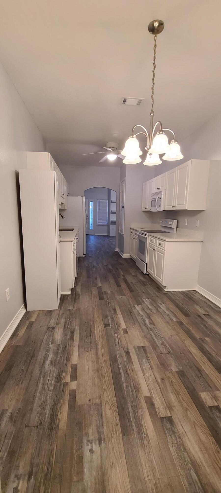 REFLECTIONS AT BLUEWATER BAY T/H lOT 8 - Residential Lease
