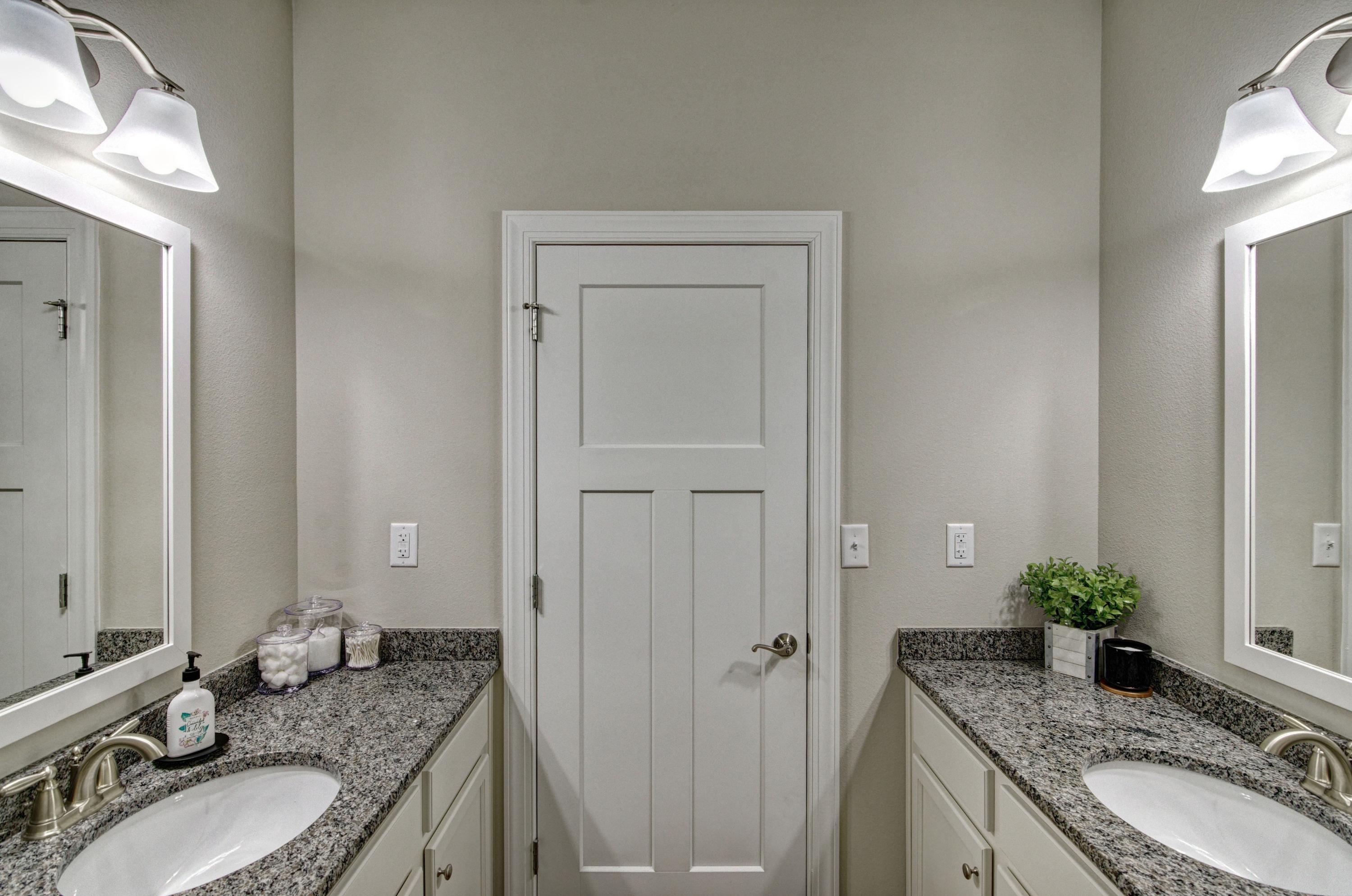 HERITAGE OAKS - Residential