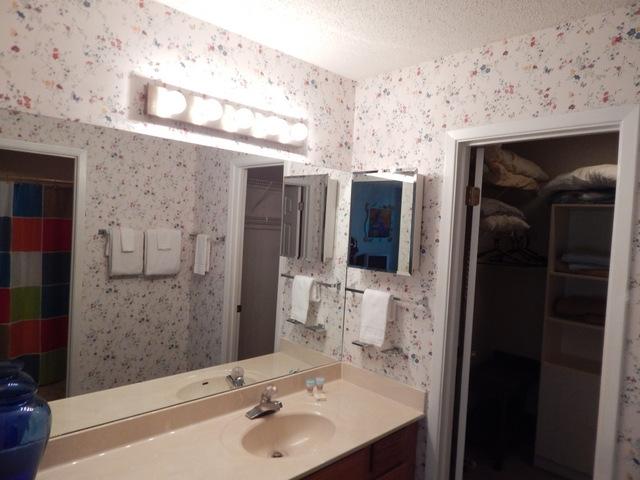 ROYAL OAKS VILLAS - Residential