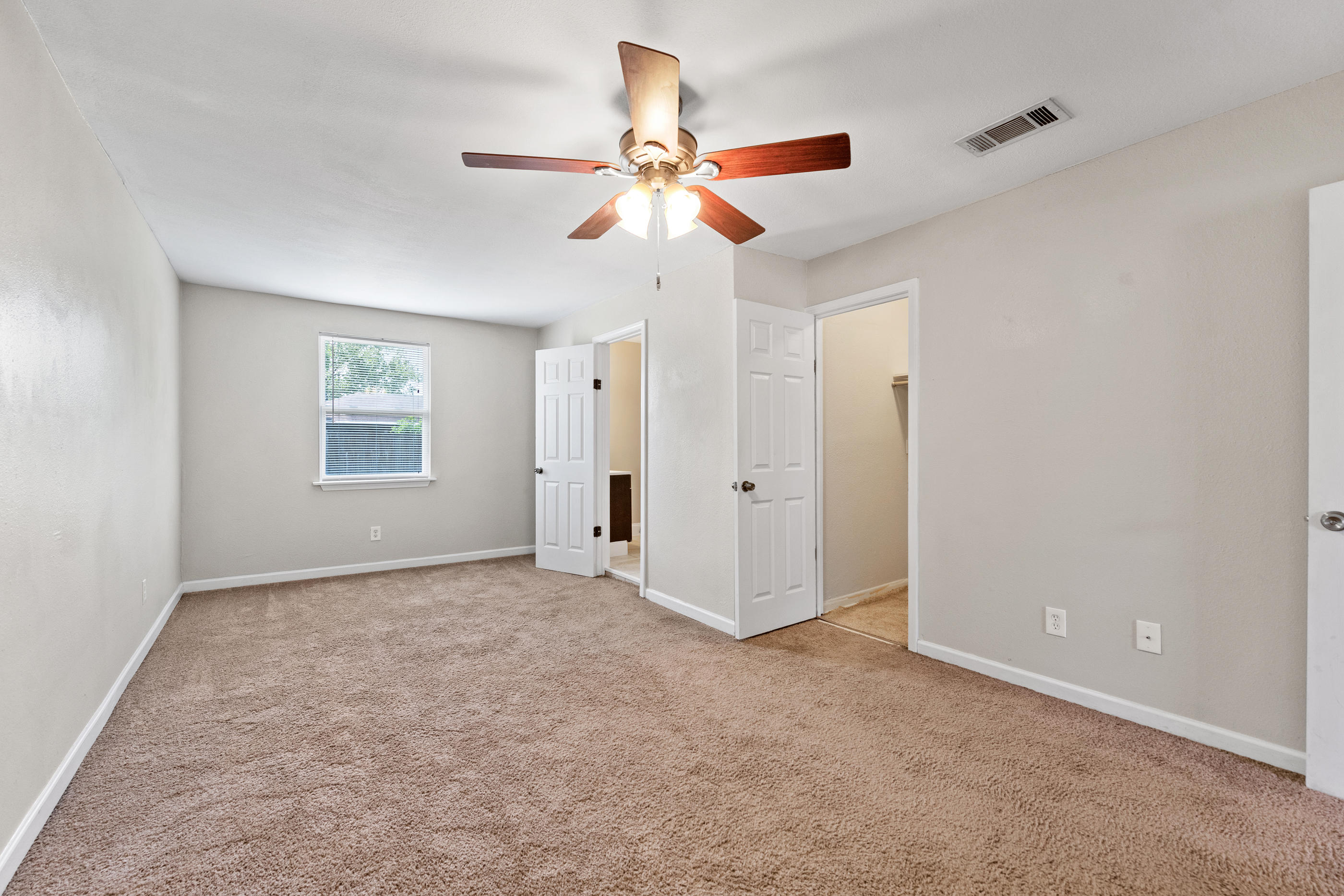 CHATEAU PRES DE LA MER - Residential Lease