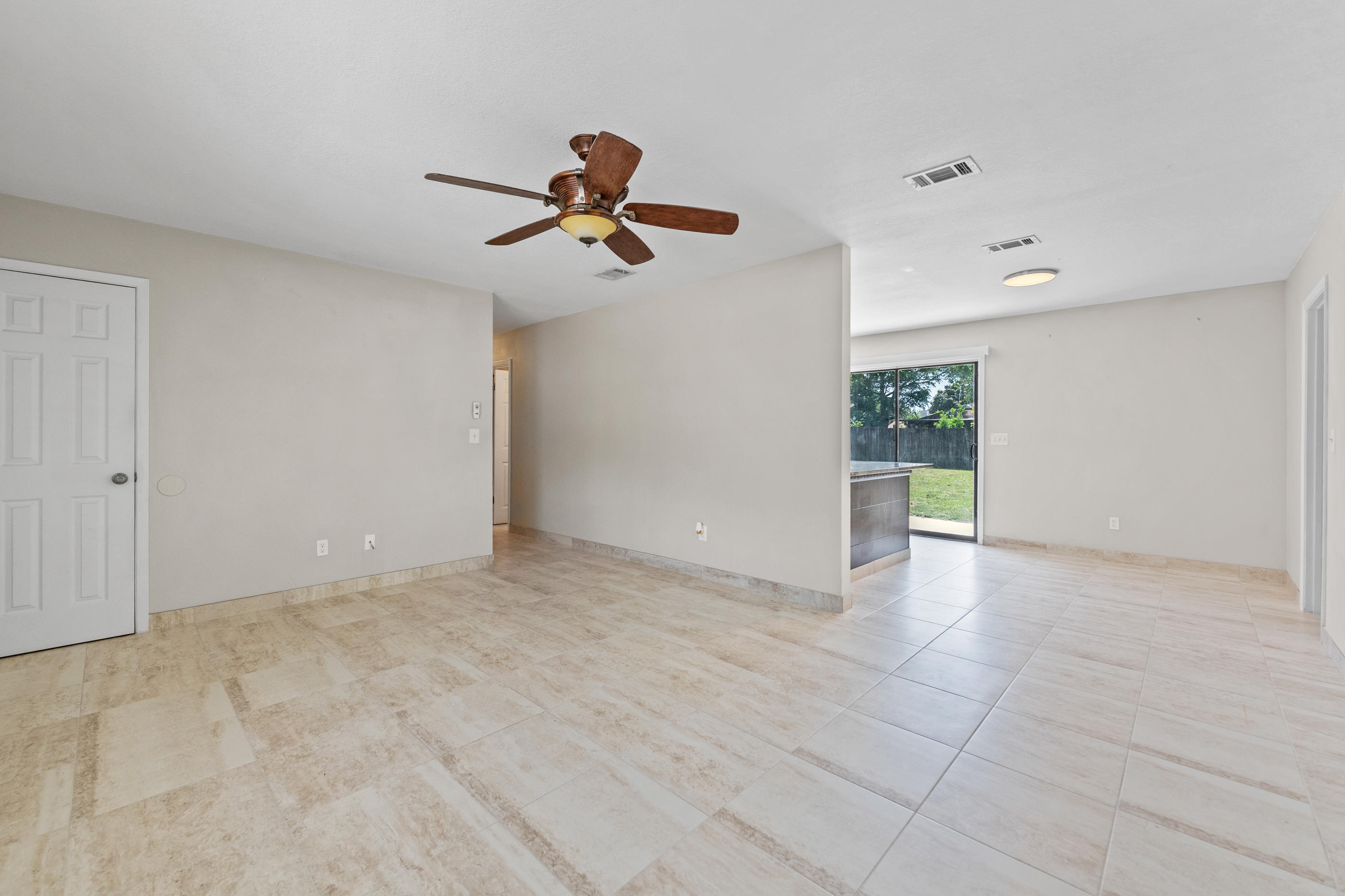 CHATEAU PRES DE LA MER - Residential Lease