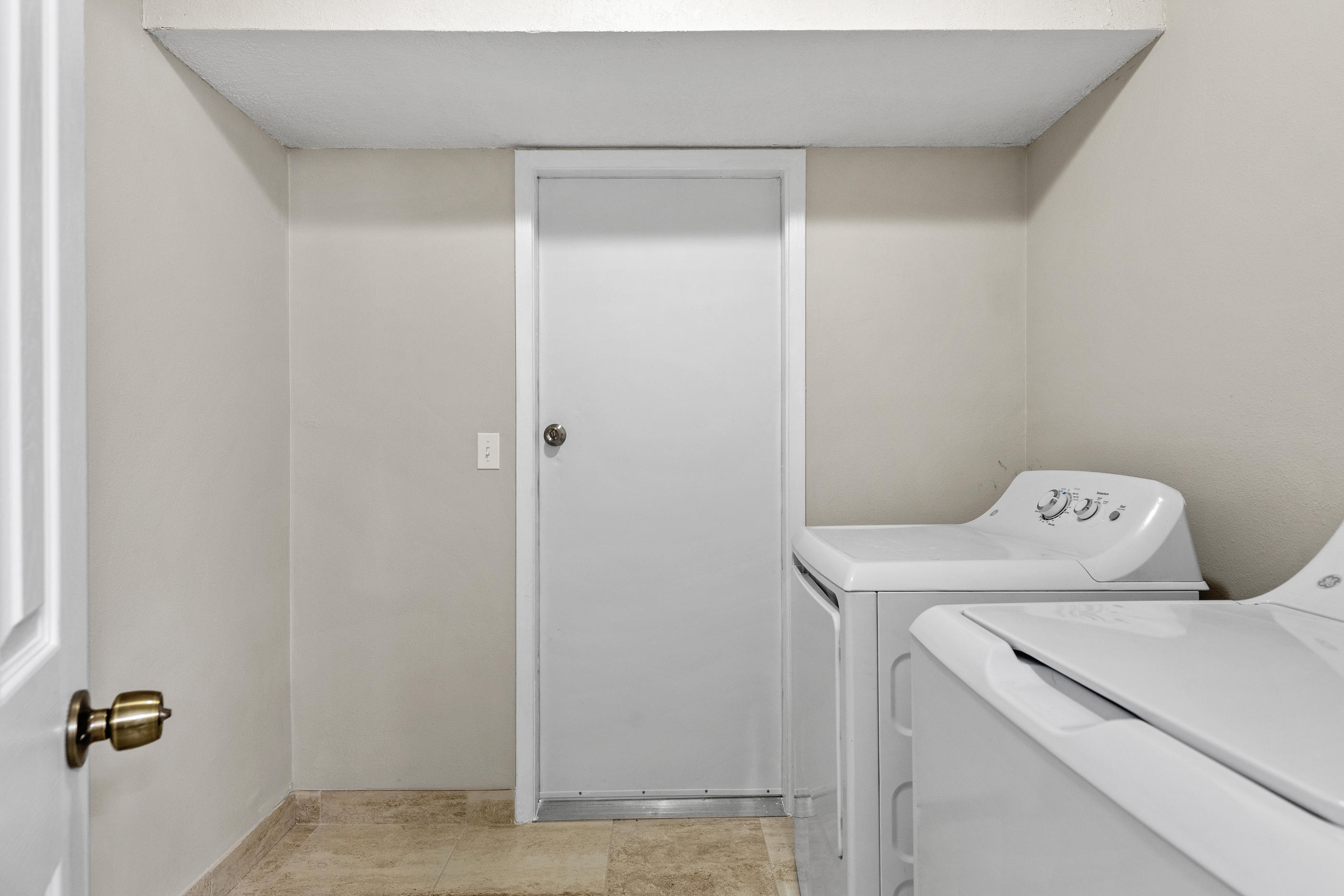 CHATEAU PRES DE LA MER - Residential Lease