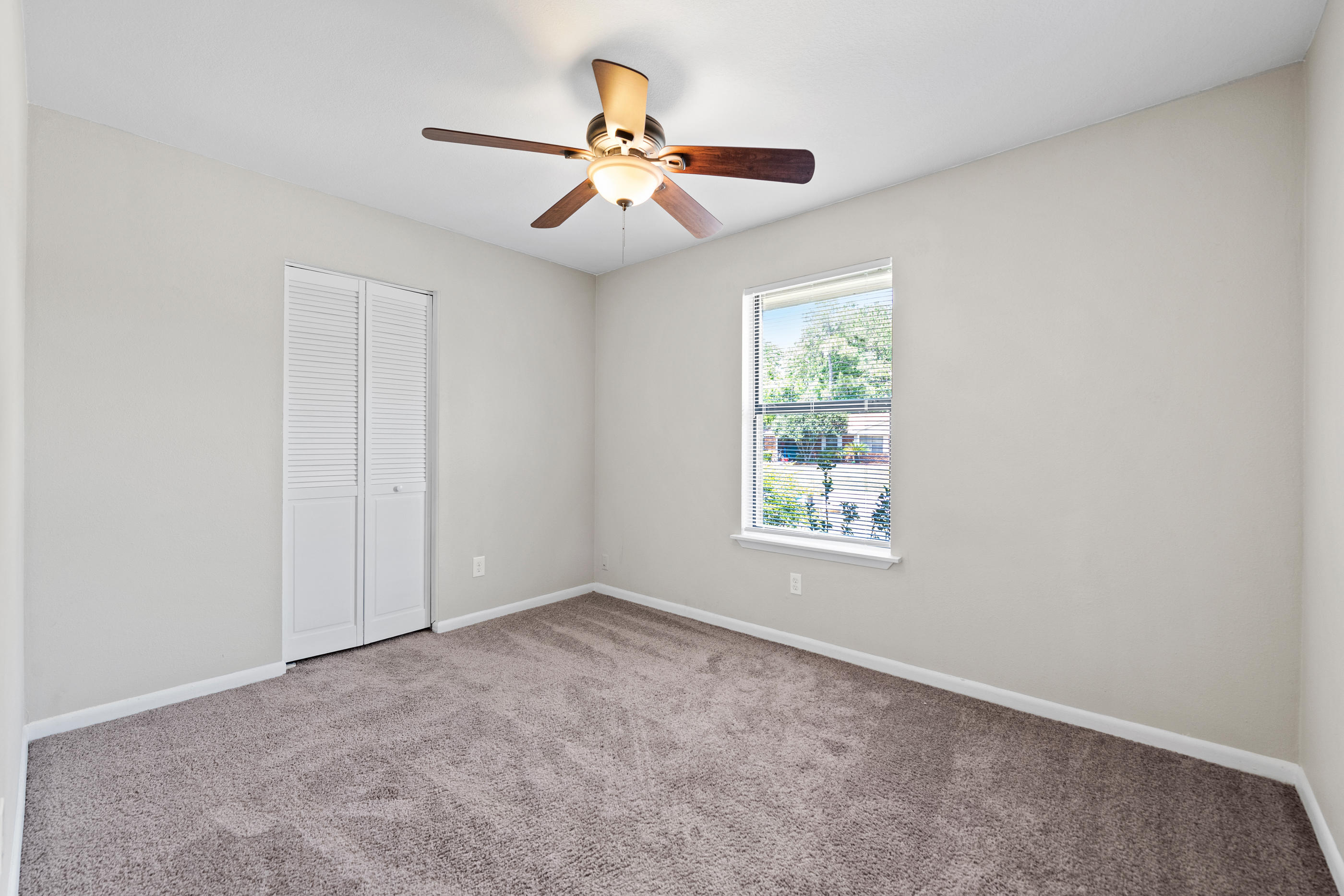 CHATEAU PRES DE LA MER - Residential Lease