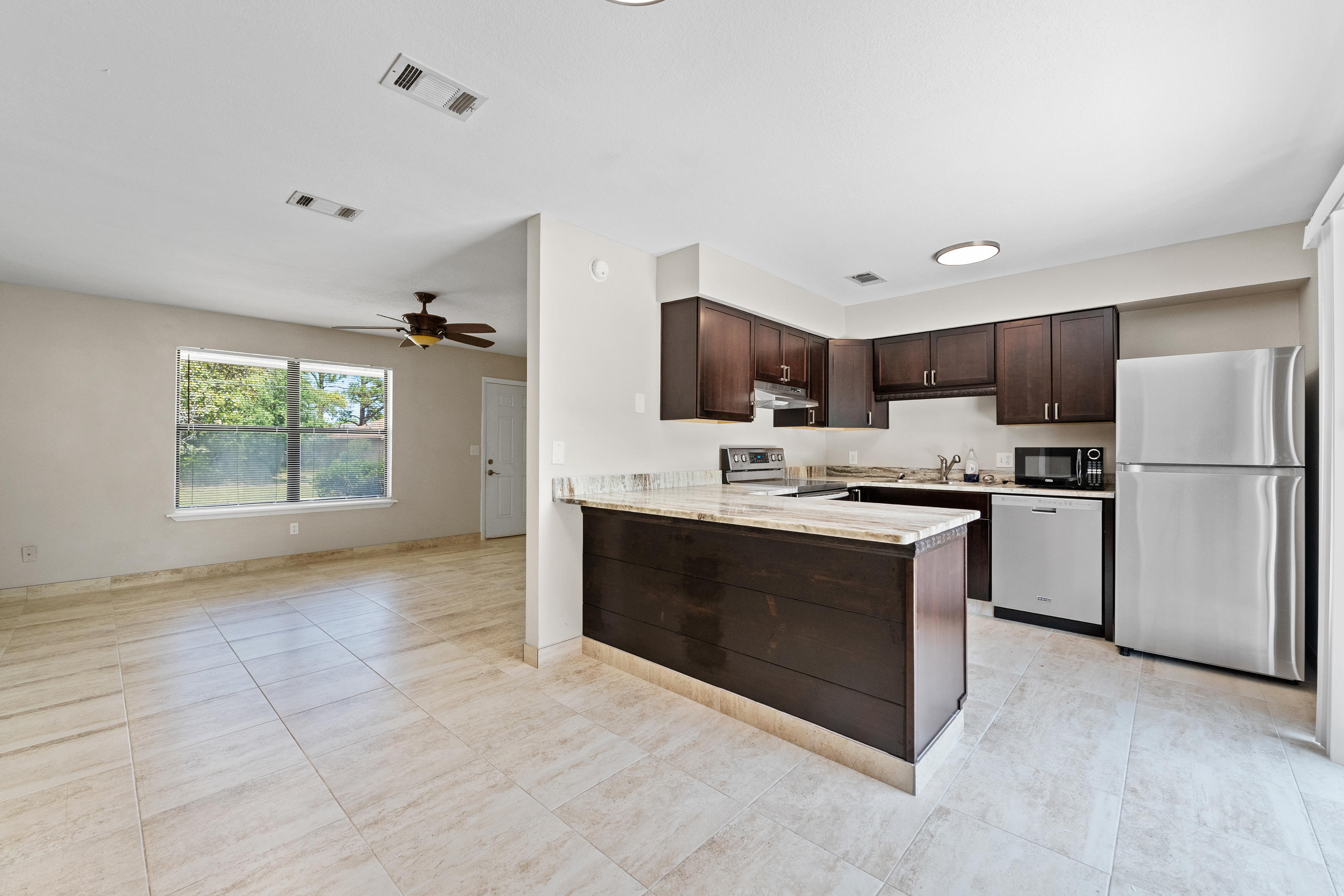 CHATEAU PRES DE LA MER - Residential Lease