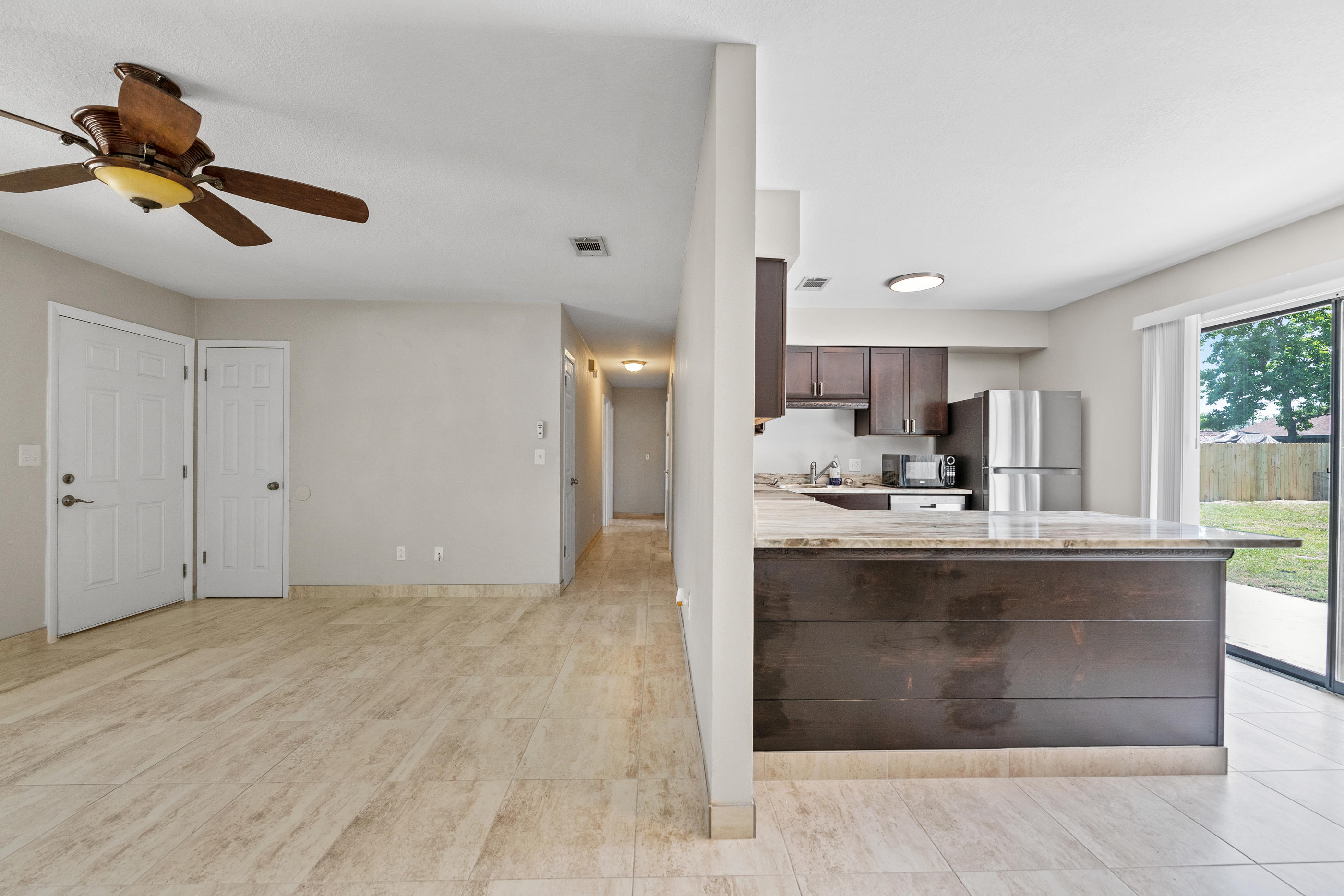 CHATEAU PRES DE LA MER - Residential Lease