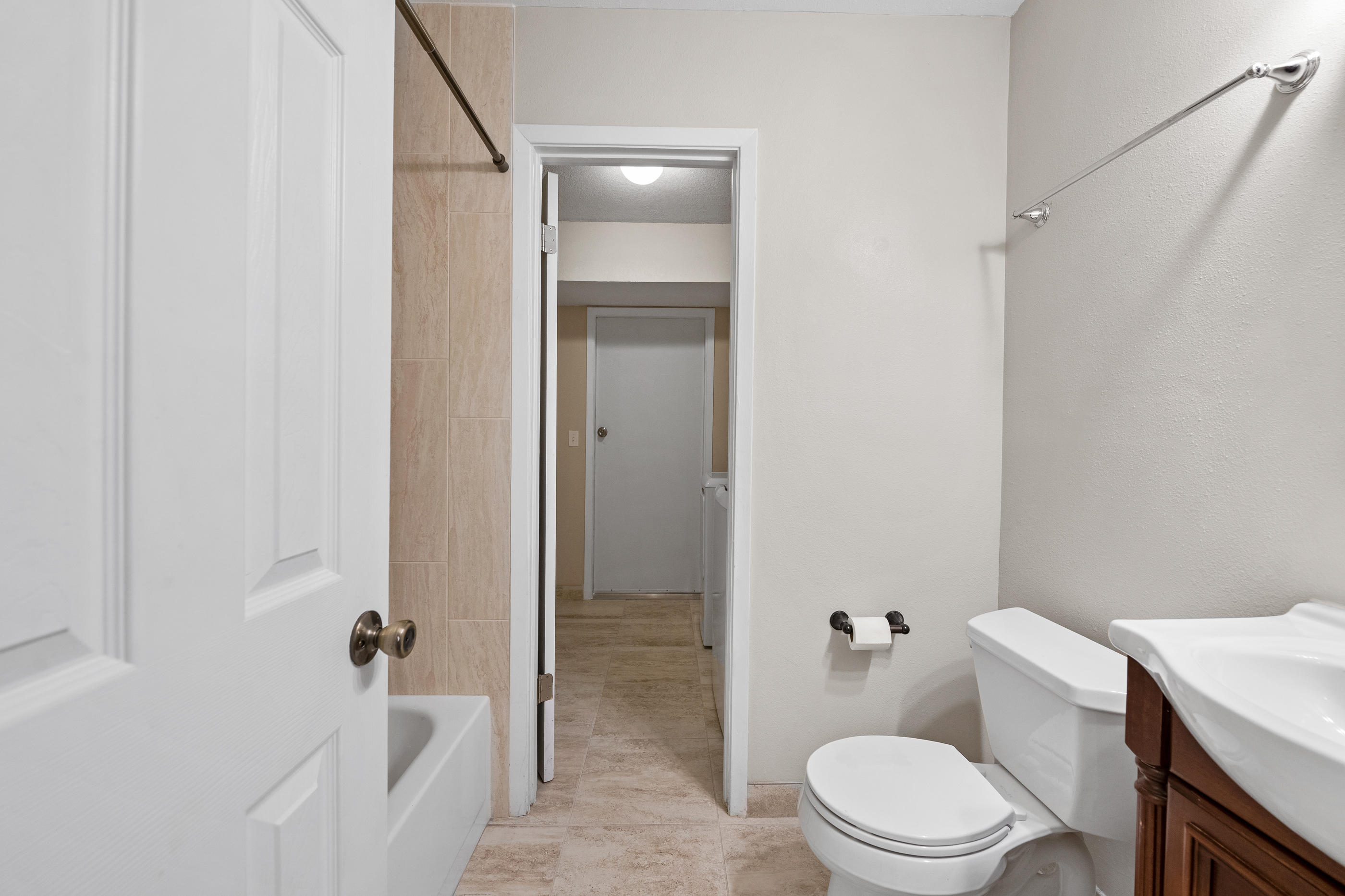 CHATEAU PRES DE LA MER - Residential Lease