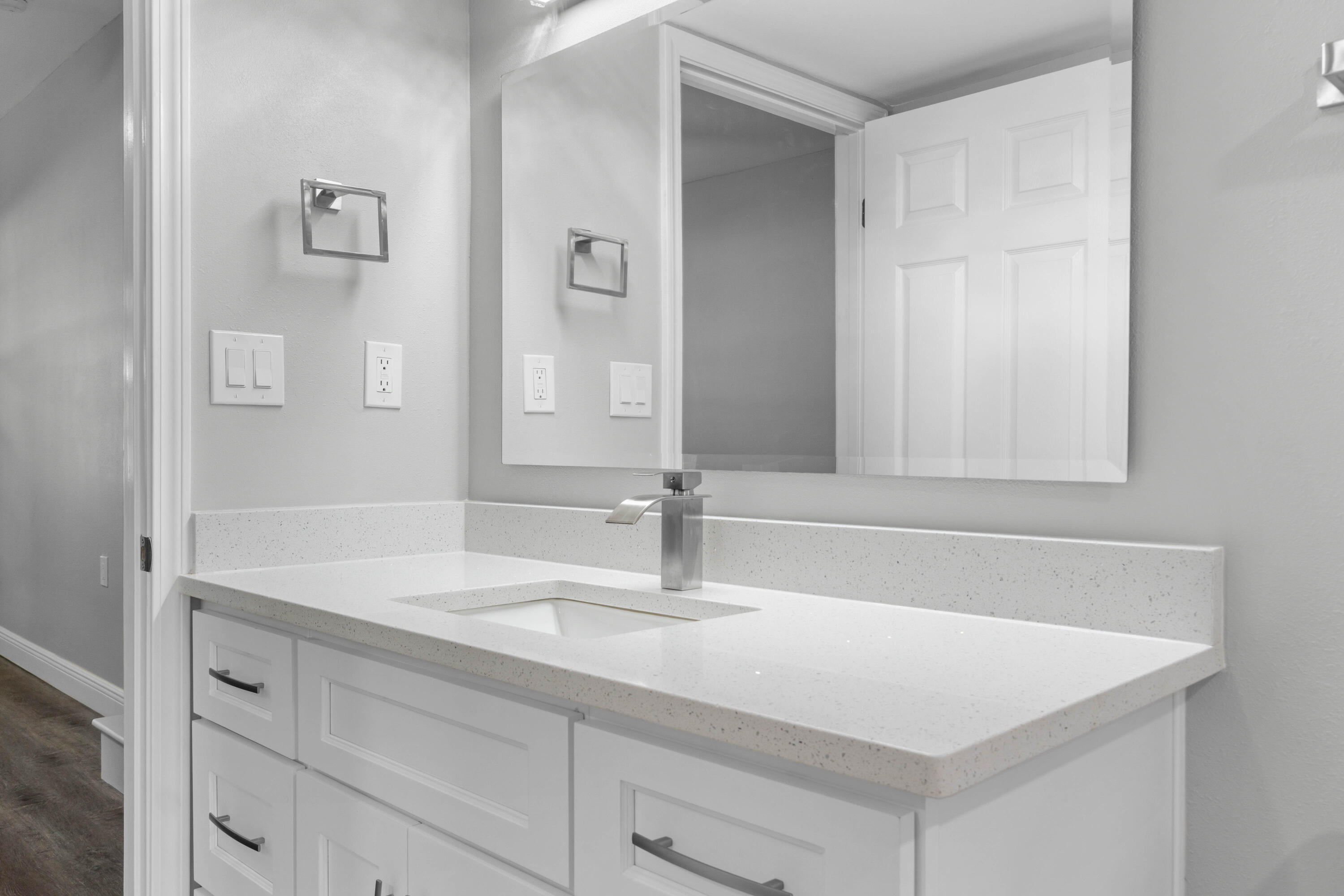 EDGE MANOR - Residential