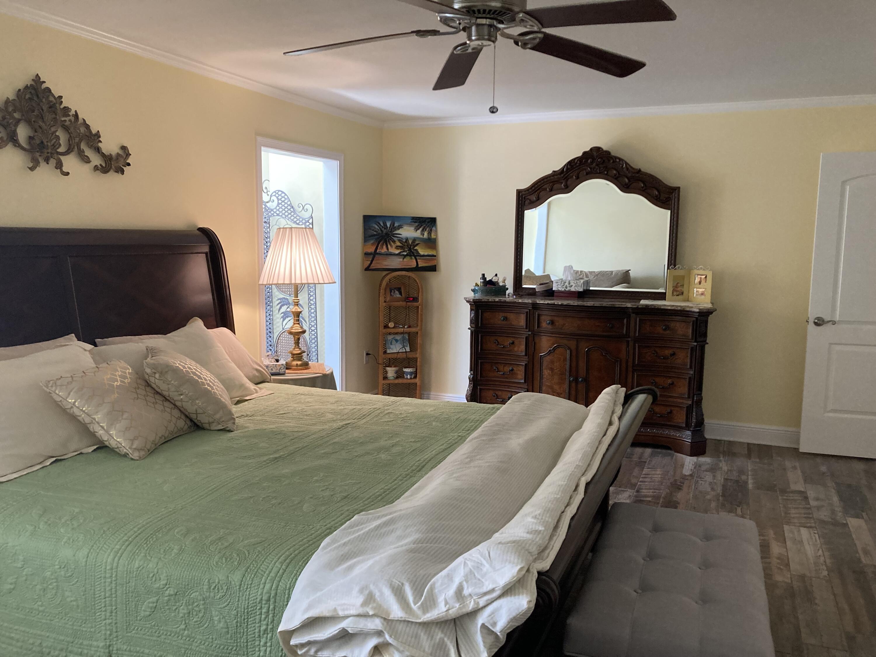 SANTA ROSA ISLAND BEG SW COR LOT 98 BLK 3 E37.41 FT N132.5 FT W37.41 FT 5132.5 FT TO BEG UNIT 8 - Residential