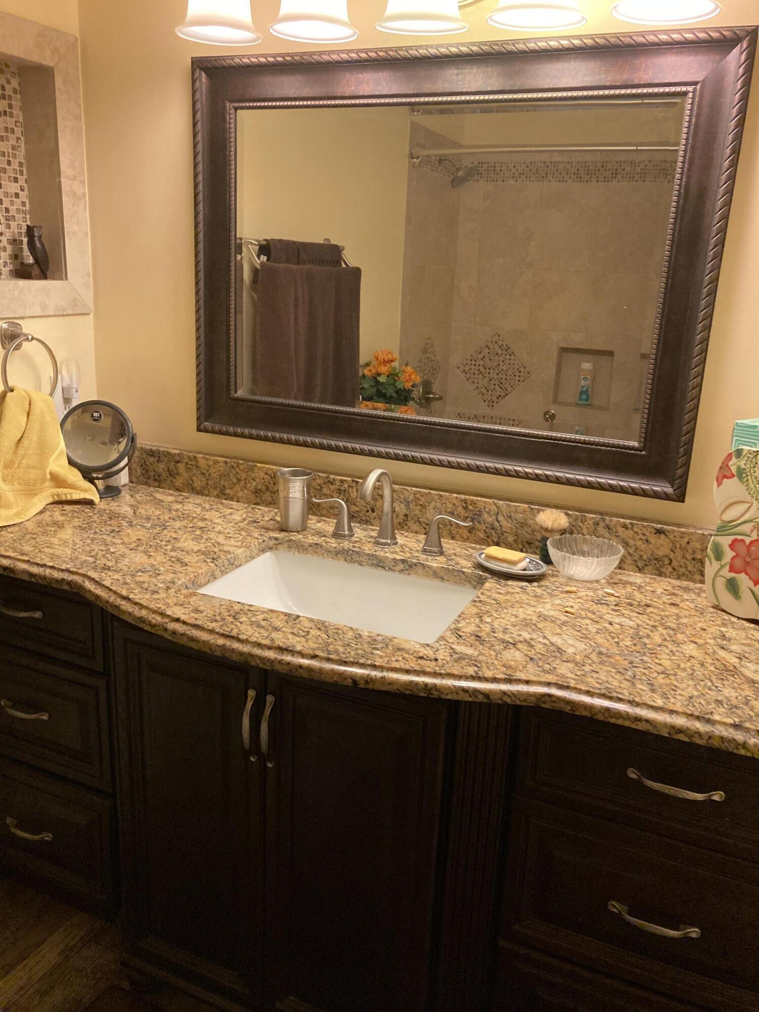 SANTA ROSA ISLAND BEG SW COR LOT 98 BLK 3 E37.41 FT N132.5 FT W37.41 FT 5132.5 FT TO BEG UNIT 8 - Residential