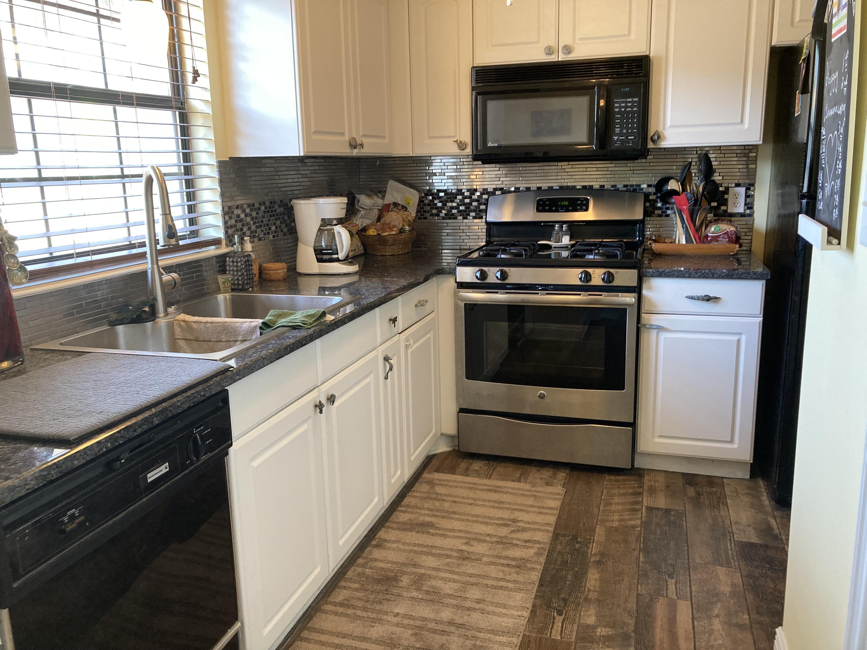 SANTA ROSA ISLAND BEG SW COR LOT 98 BLK 3 E37.41 FT N132.5 FT W37.41 FT 5132.5 FT TO BEG UNIT 8 - Residential