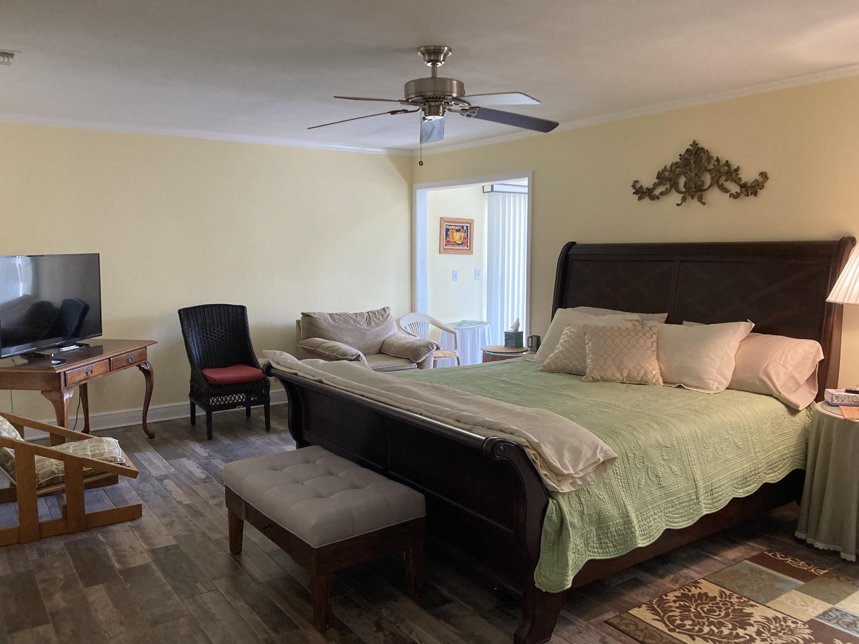 SANTA ROSA ISLAND BEG SW COR LOT 98 BLK 3 E37.41 FT N132.5 FT W37.41 FT 5132.5 FT TO BEG UNIT 8 - Residential