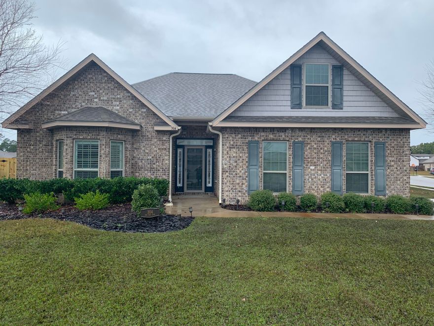 Beautiful home on large corner lot in Driftwood Estates! The kitchen features beautiful cabinets, granite countertops and stainless-steel appliances. Relax in the open concept family room with triple tray ceilings. Enjoy entertaining guests in the spacious sunroom and BBQ cookouts in the backyard. The on-suite bath offers a large walk-in shower and double vanities. There are 3 spacious bedrooms, 2 full baths and an extra room for a ''man cave'' or hobby area.