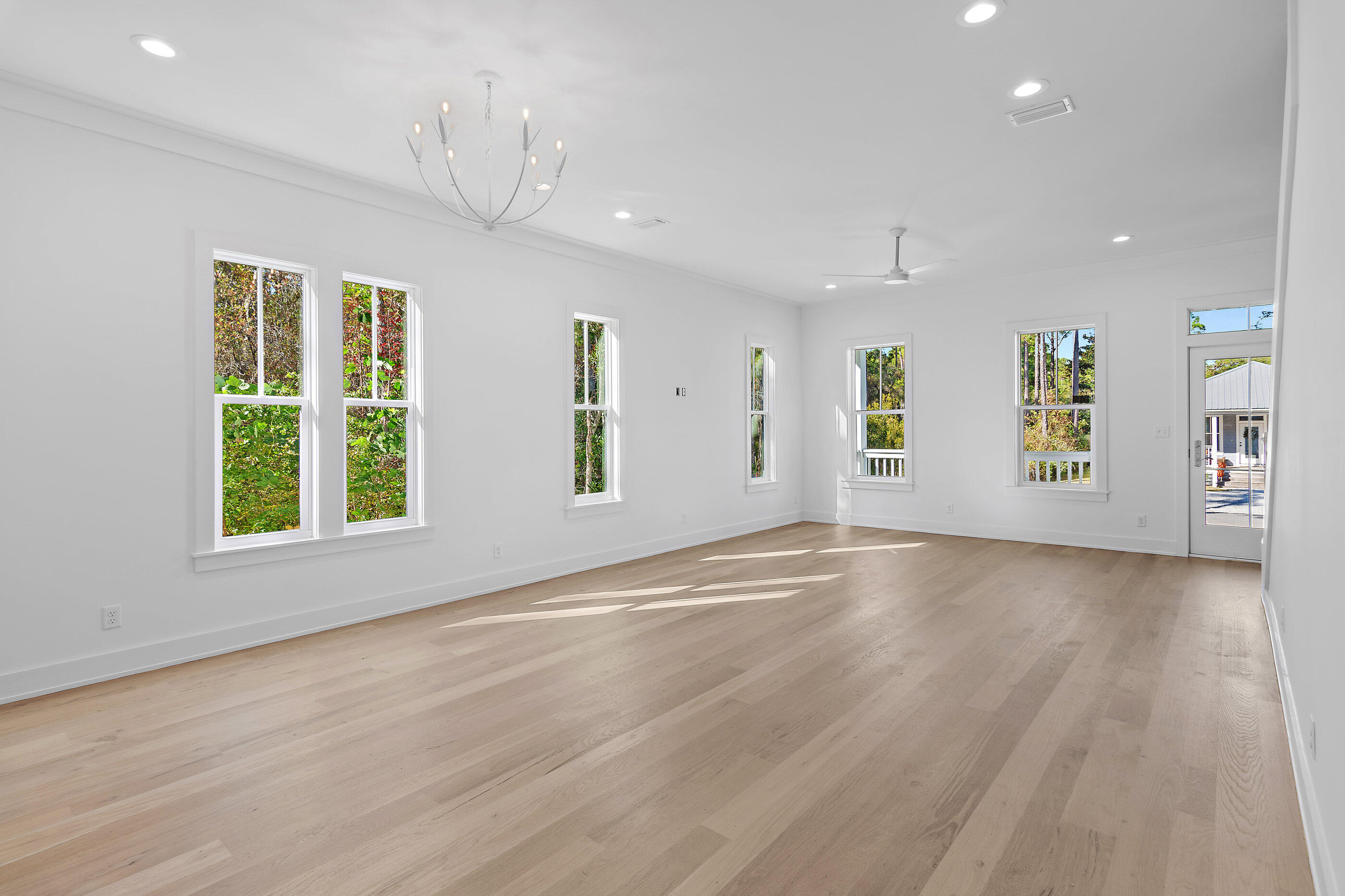 MAGNOLIA BAY - Residential