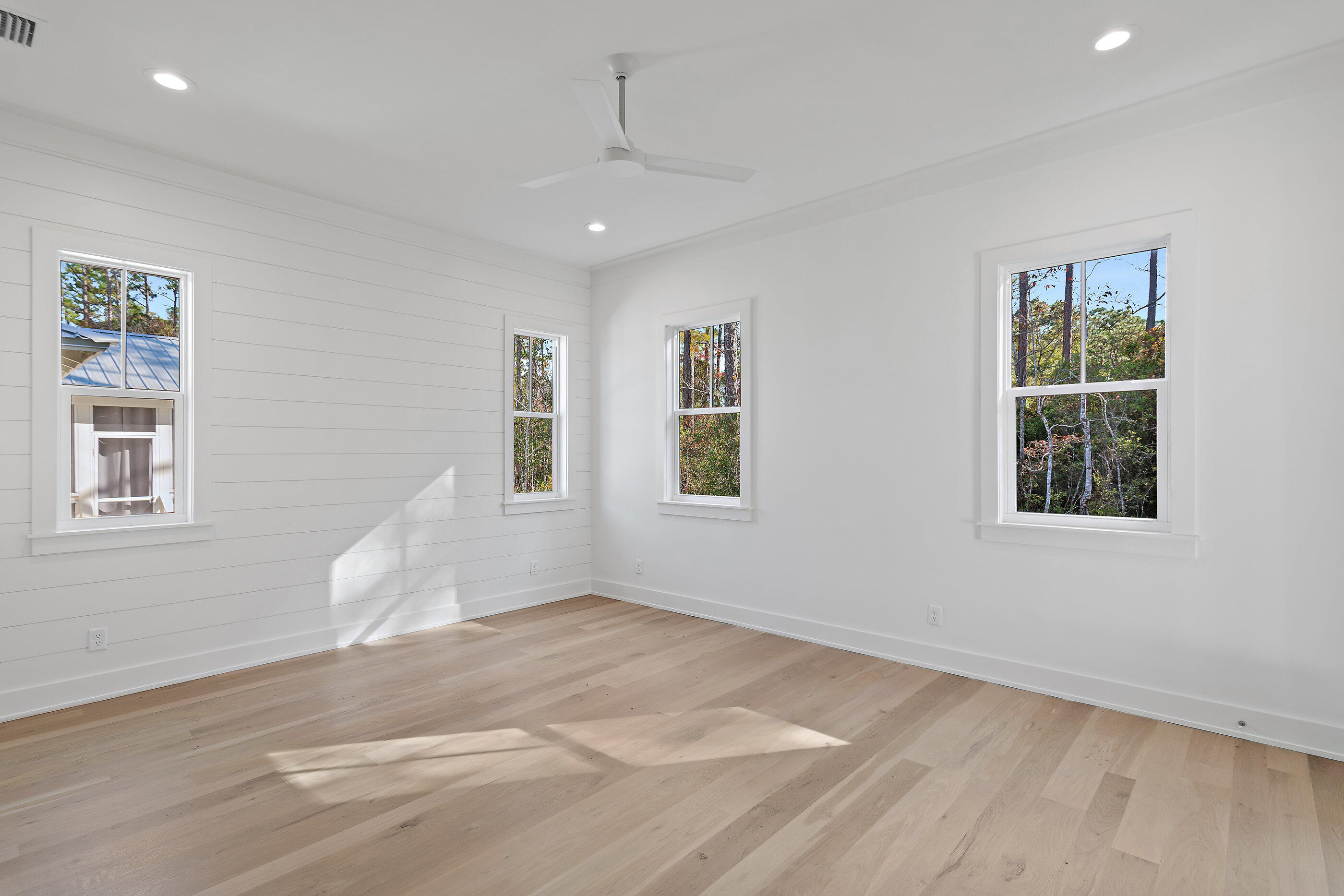 MAGNOLIA BAY - Residential