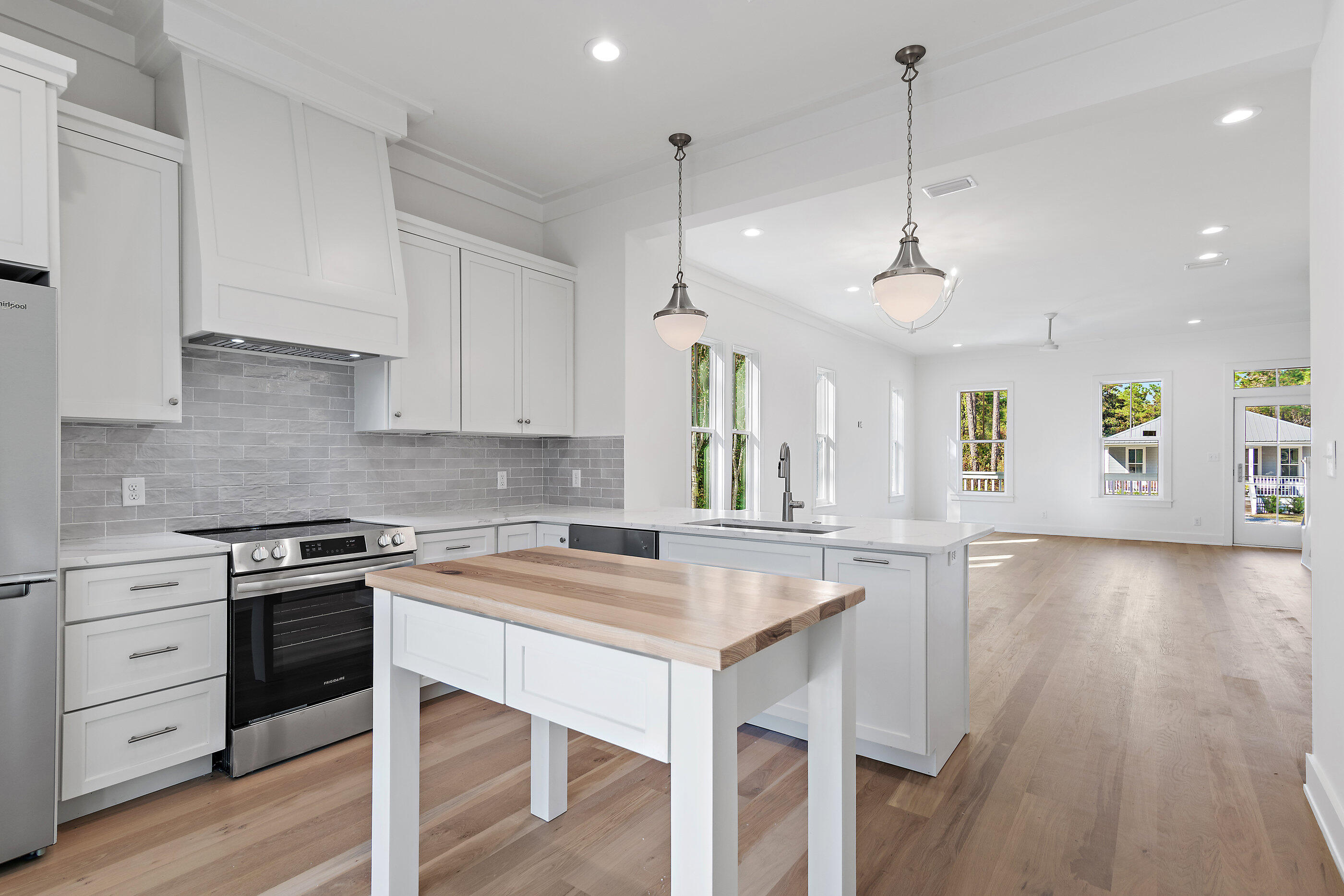 MAGNOLIA BAY - Residential