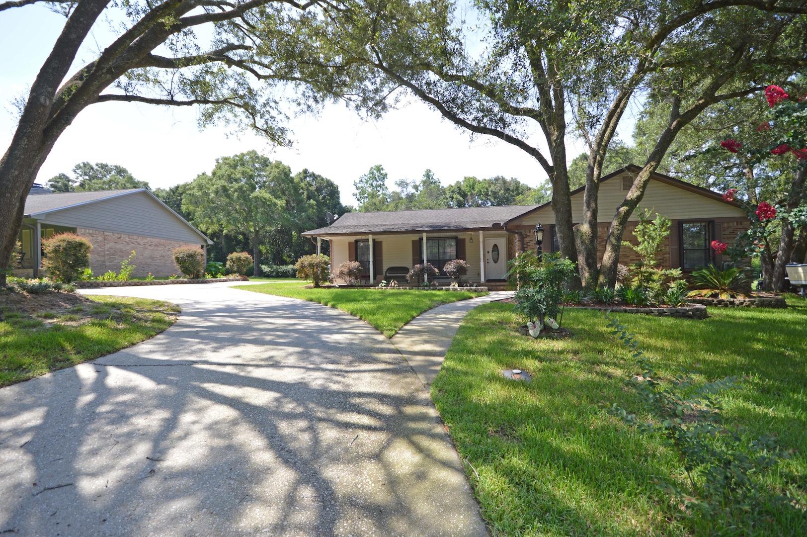 TWIN LAKES ESTATES - Residential