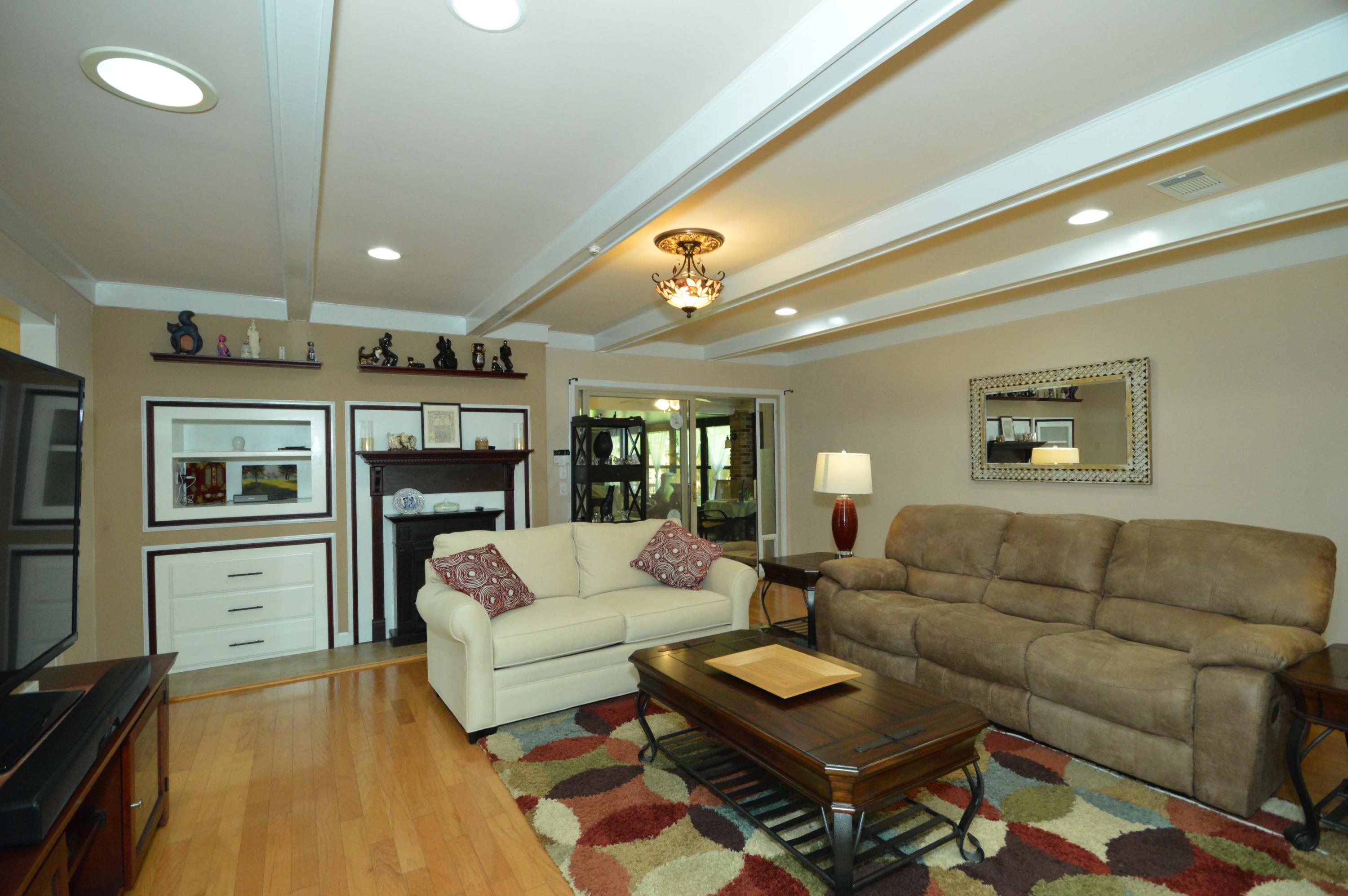 TWIN LAKES ESTATES - Residential