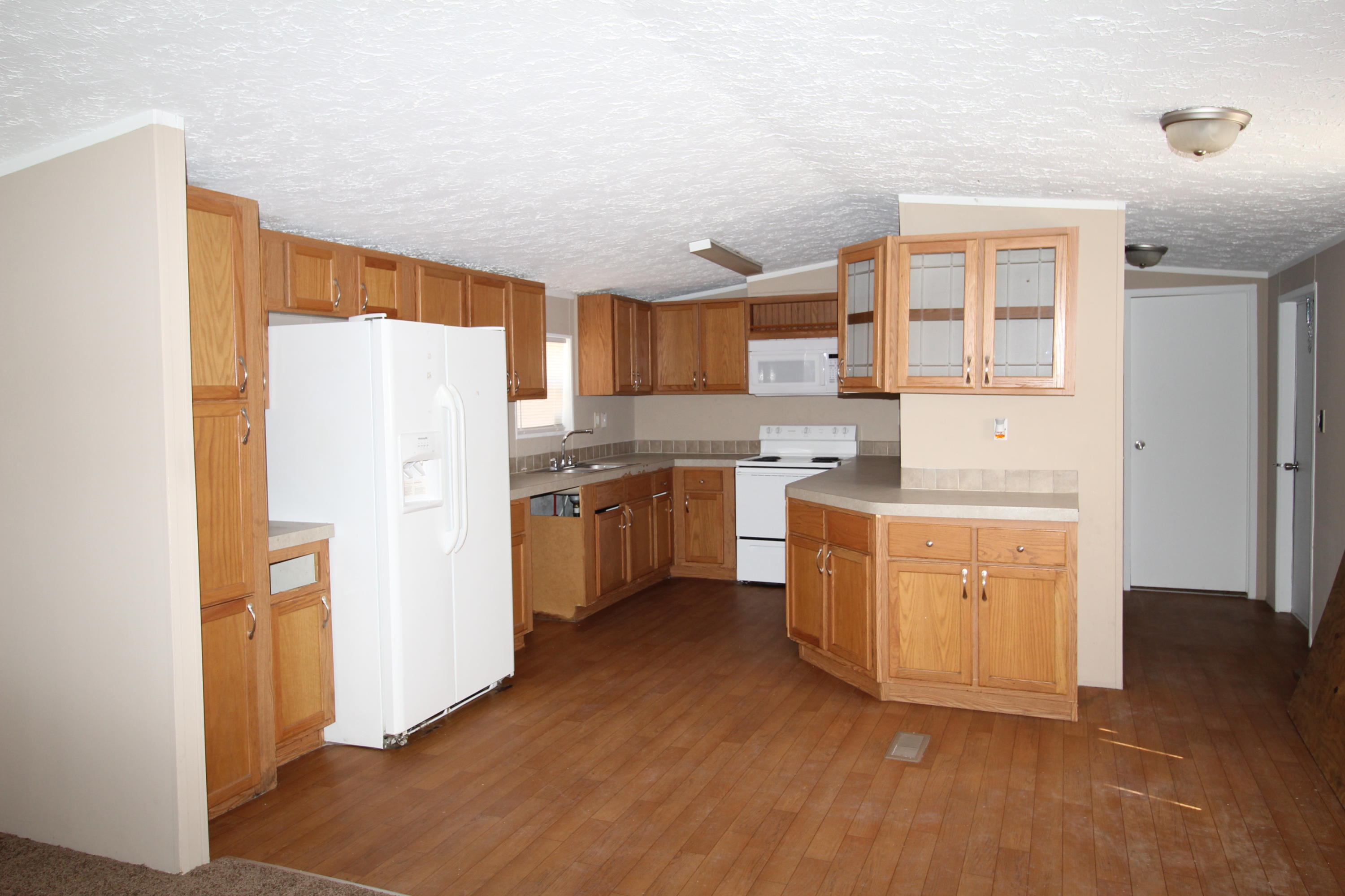 White Western Springs/Moon Court - Residential