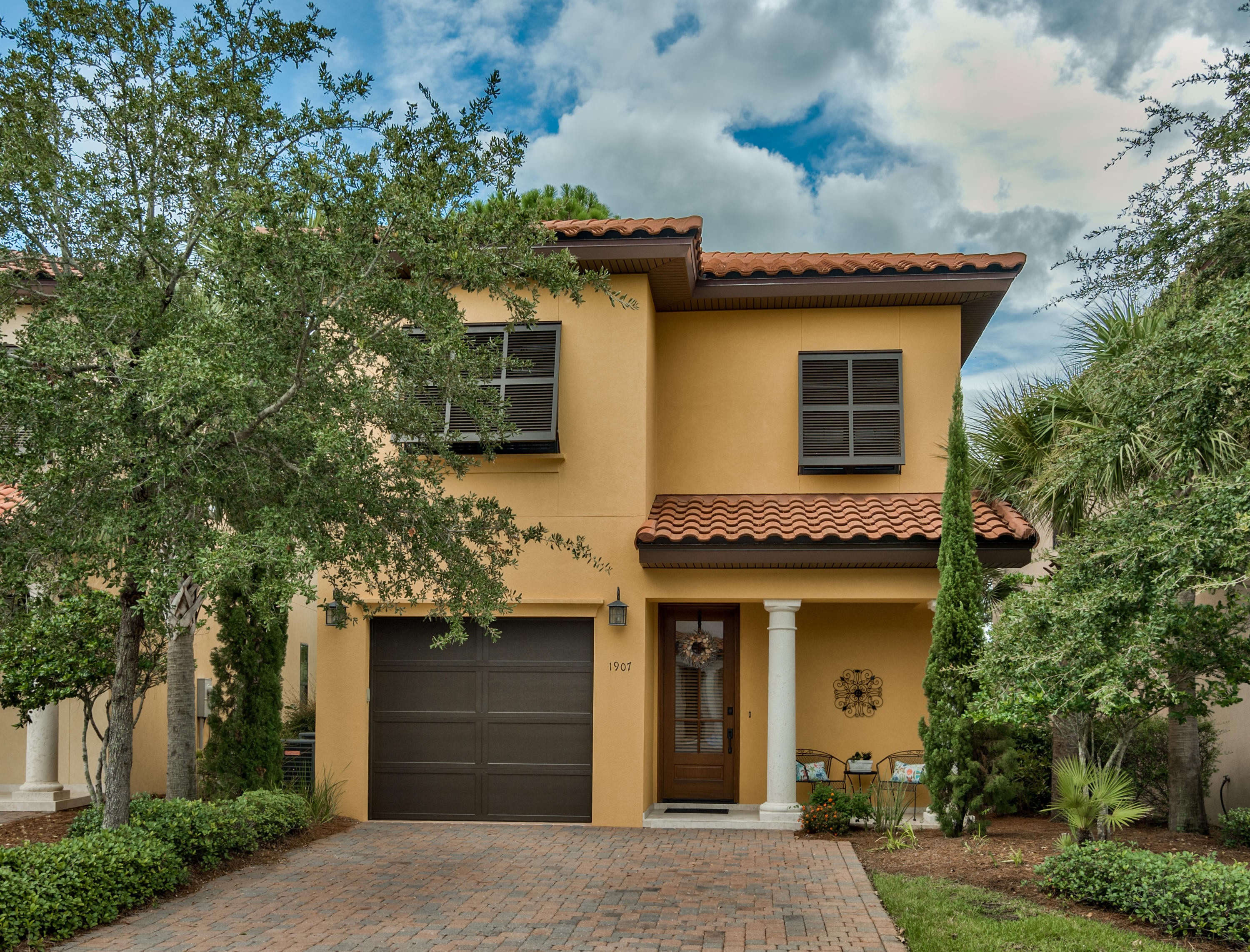 VILLA LAGO - Residential