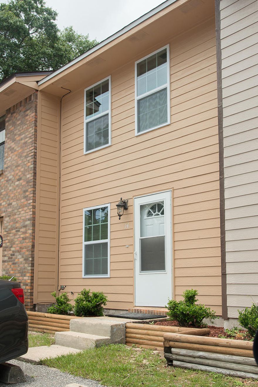 Centally located townhome in Fort Walton Beach! Minutes to both Eglin and Hurlburt Field. All tile/laminate flooring, no carpet!Inside laundry room. No pets allowed and no smoking inside home. Lawn care is provided by the HOA.