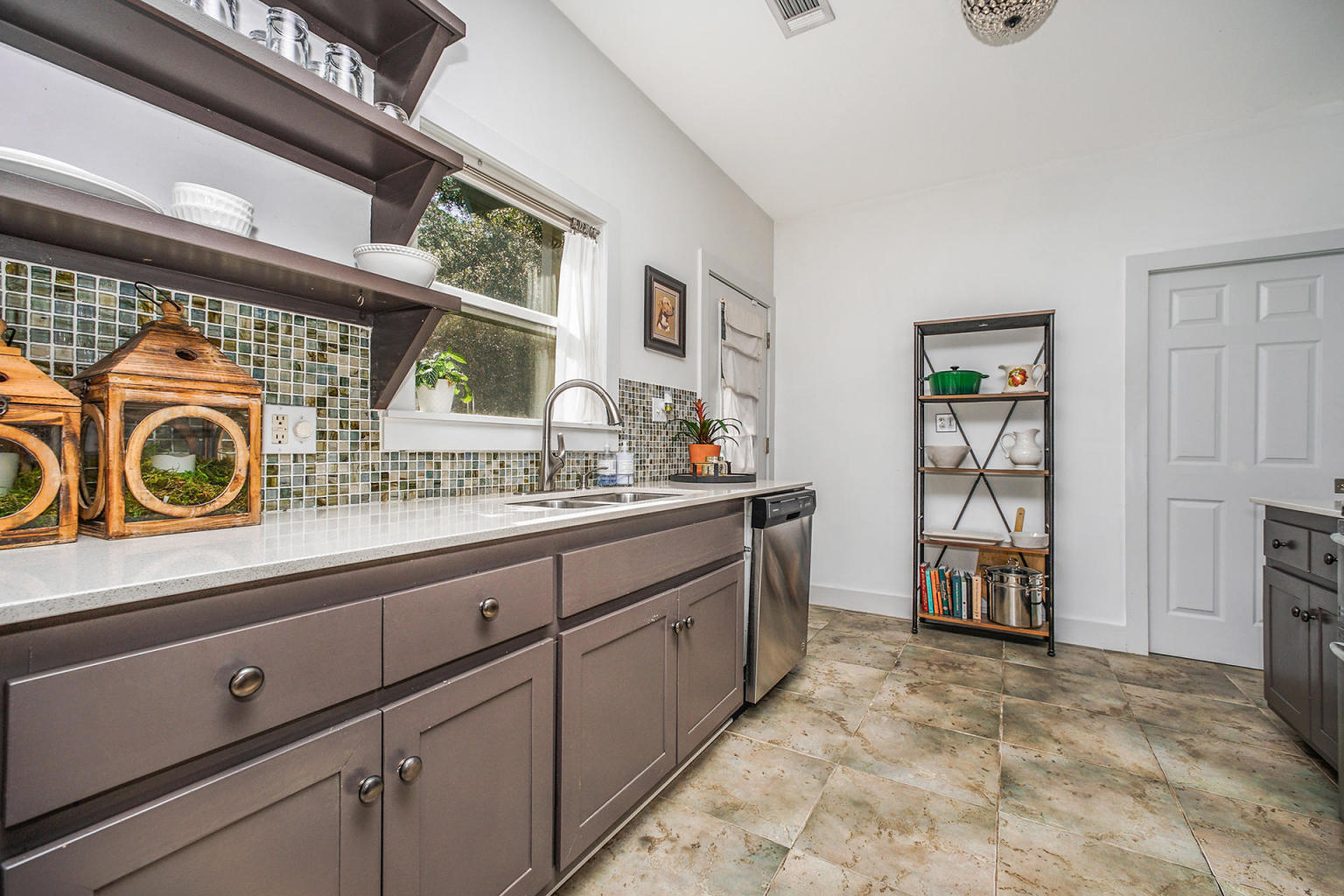 BAYOU CREEK ESTATES - Residential Lease