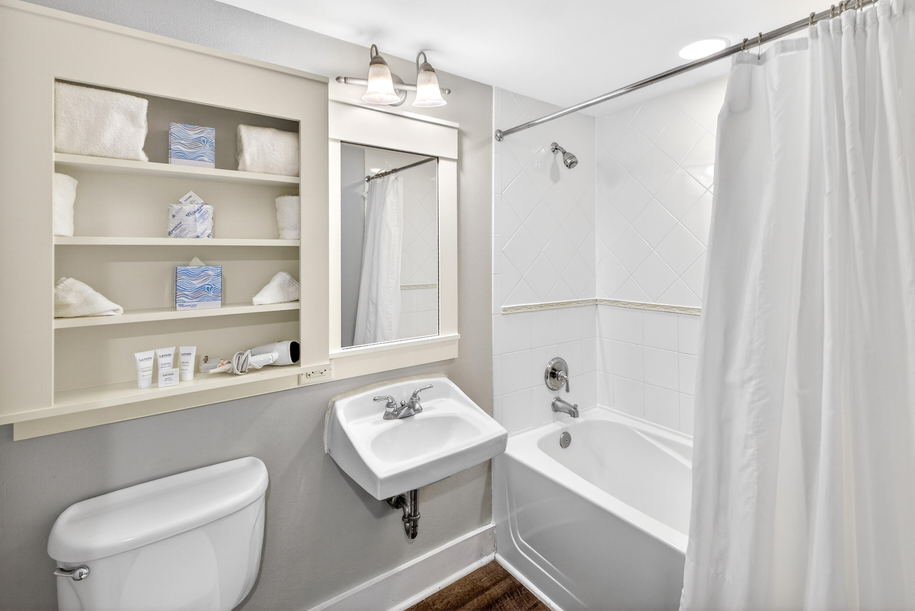 PILOT HOUSE - Residential