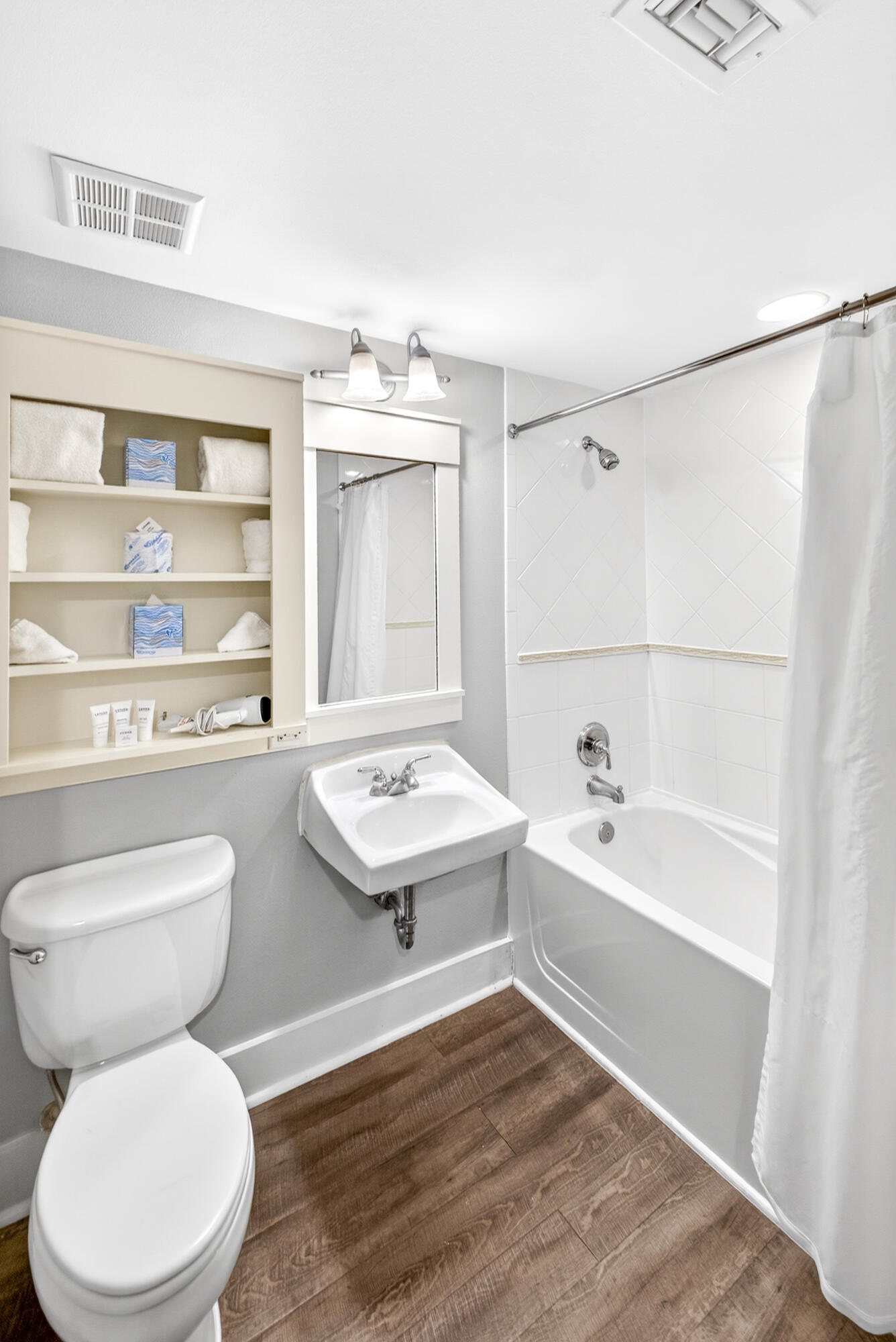 PILOT HOUSE - Residential