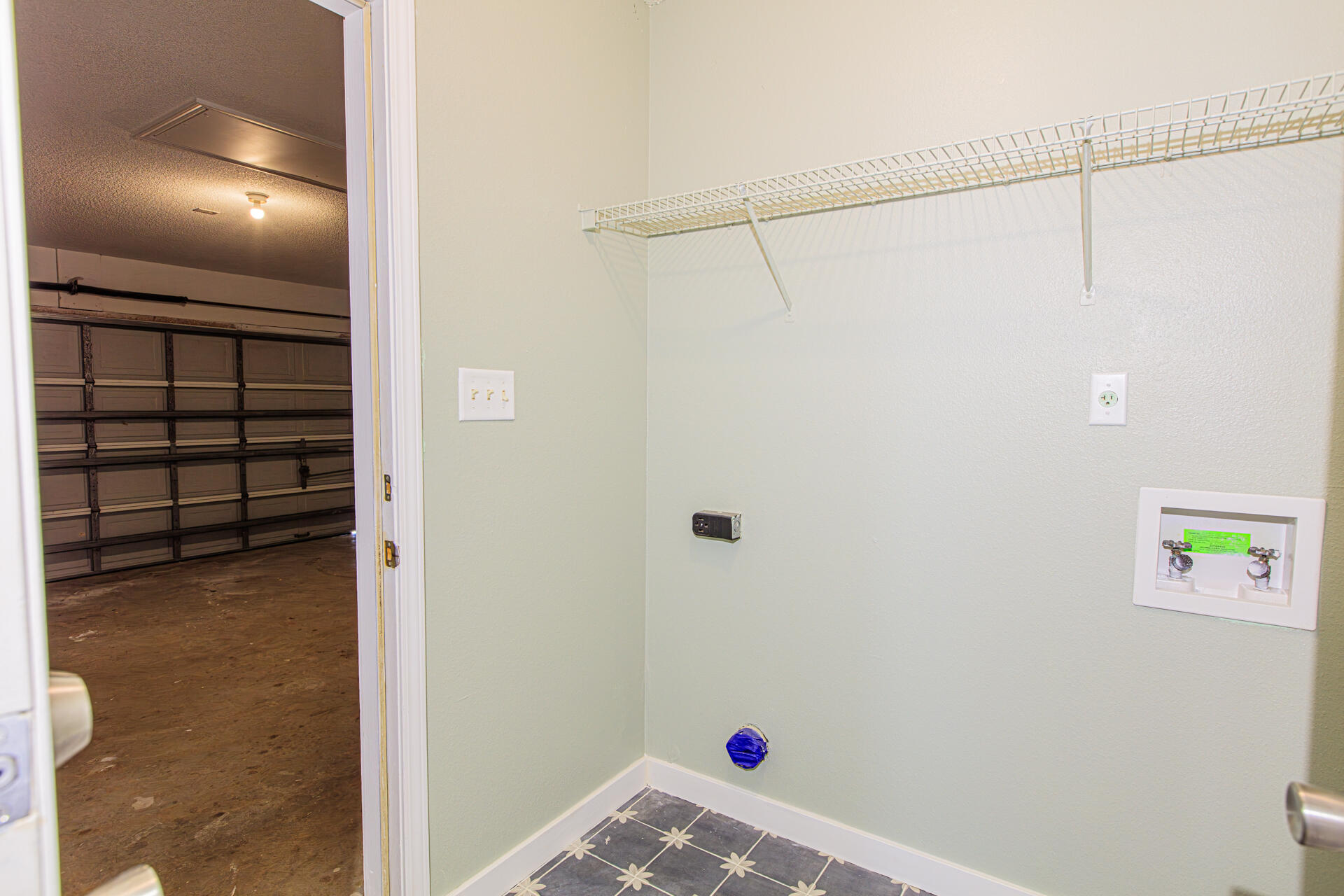 WOODRIDGE MANOR - Residential