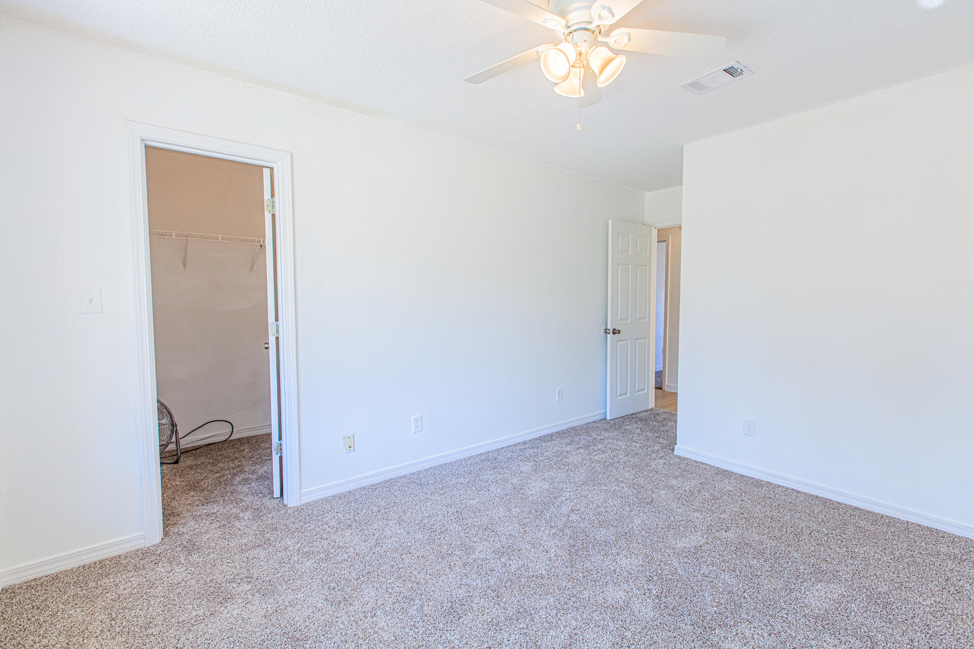 WOODRIDGE MANOR - Residential