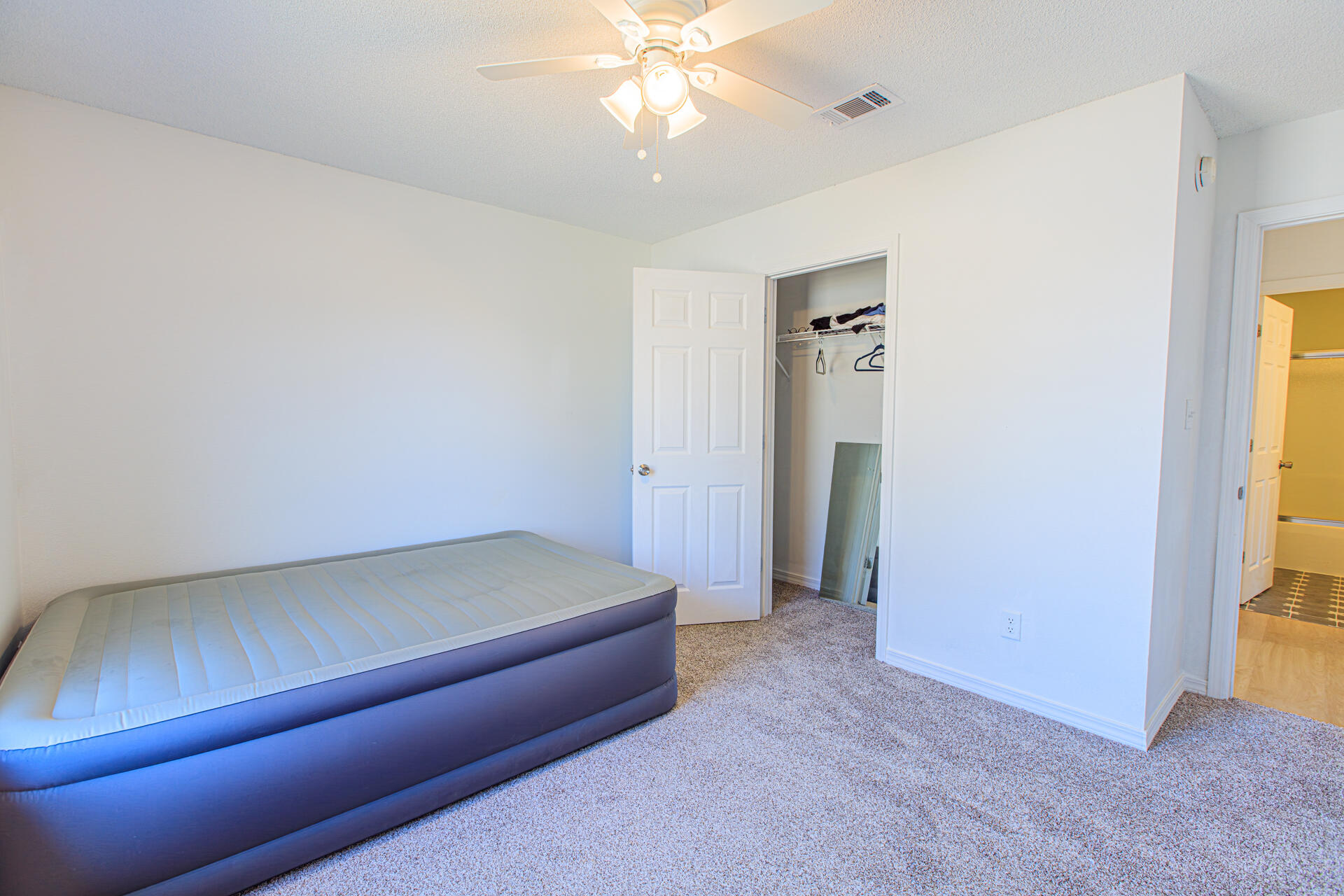 WOODRIDGE MANOR - Residential