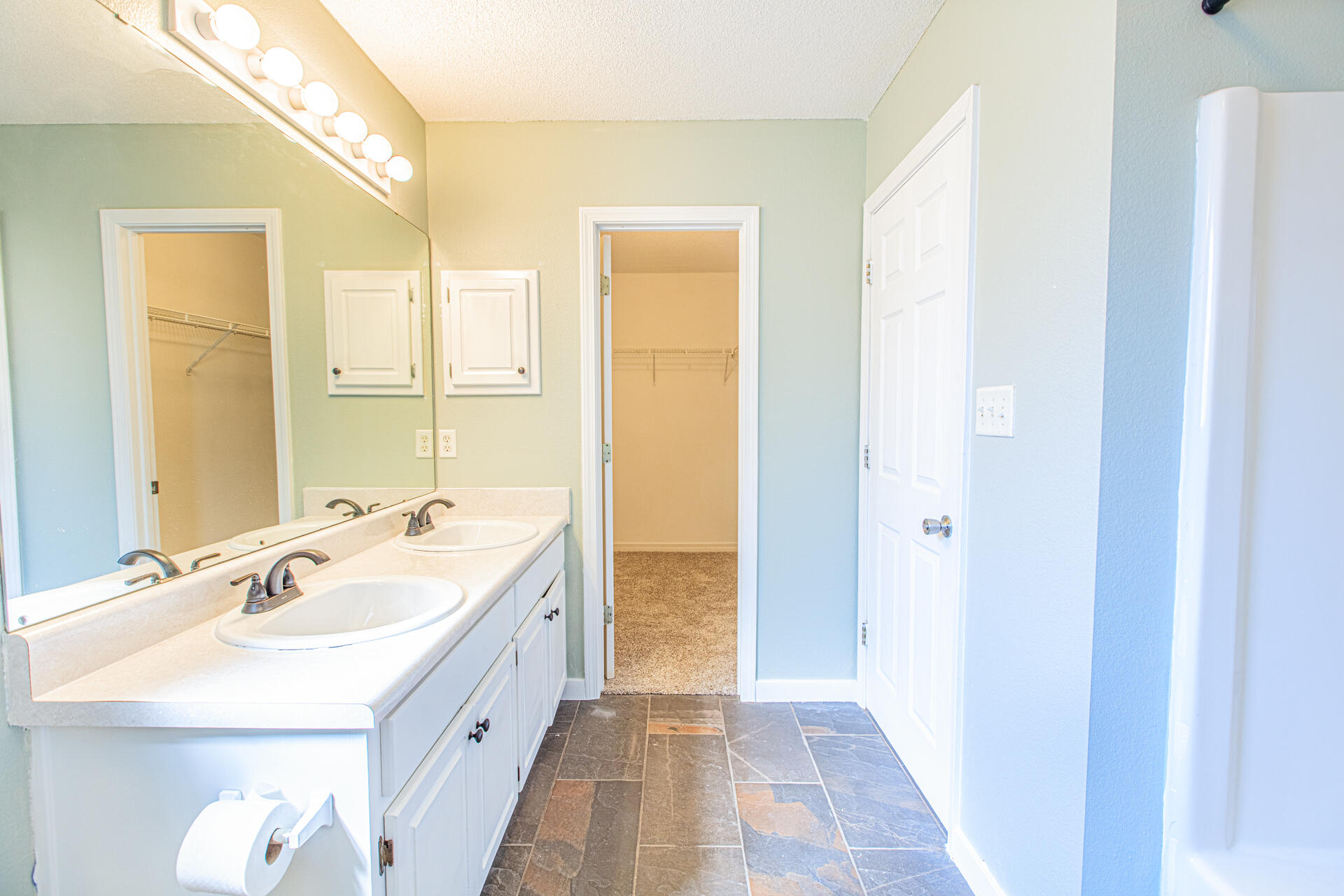 WOODRIDGE MANOR - Residential