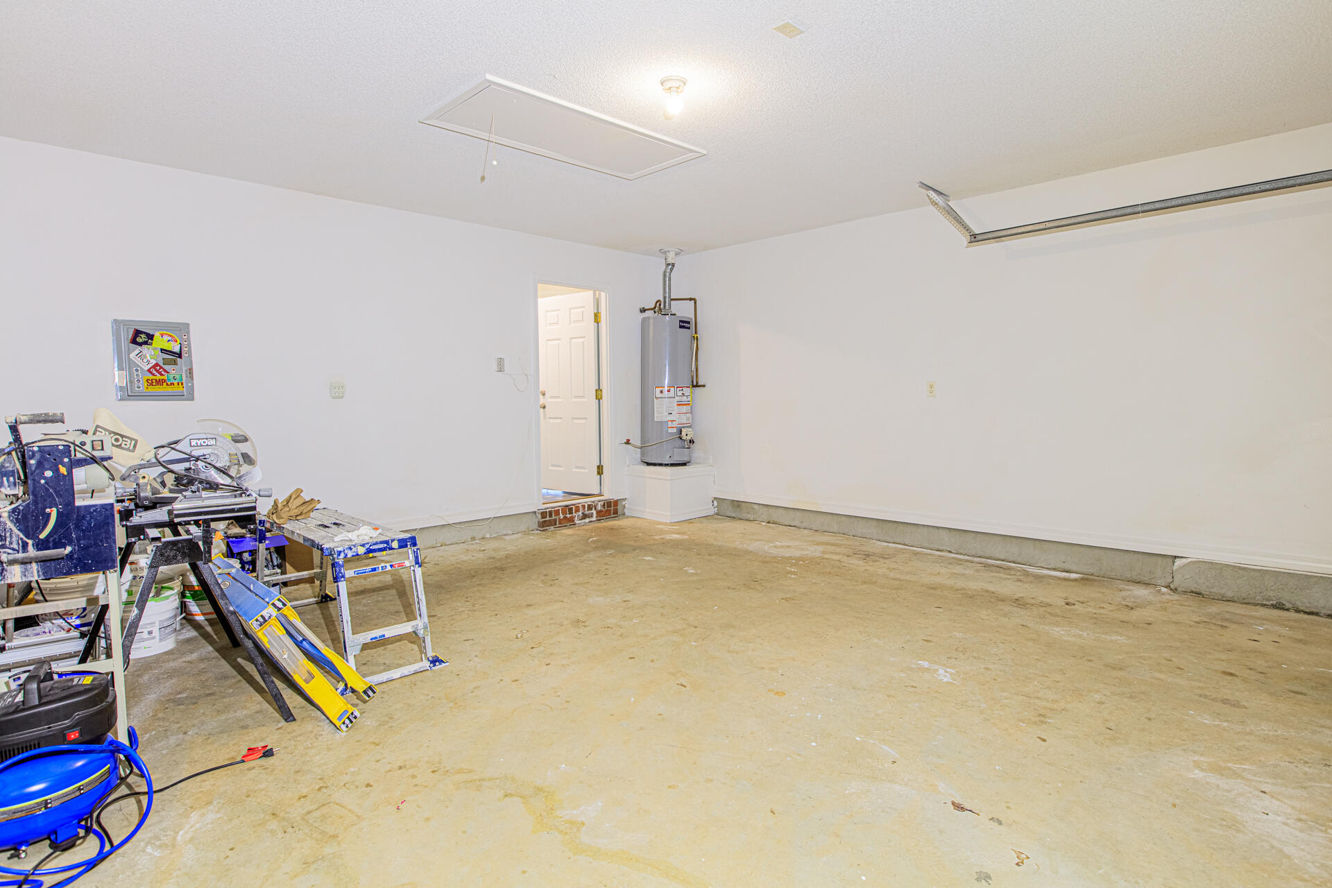 WOODRIDGE MANOR - Residential