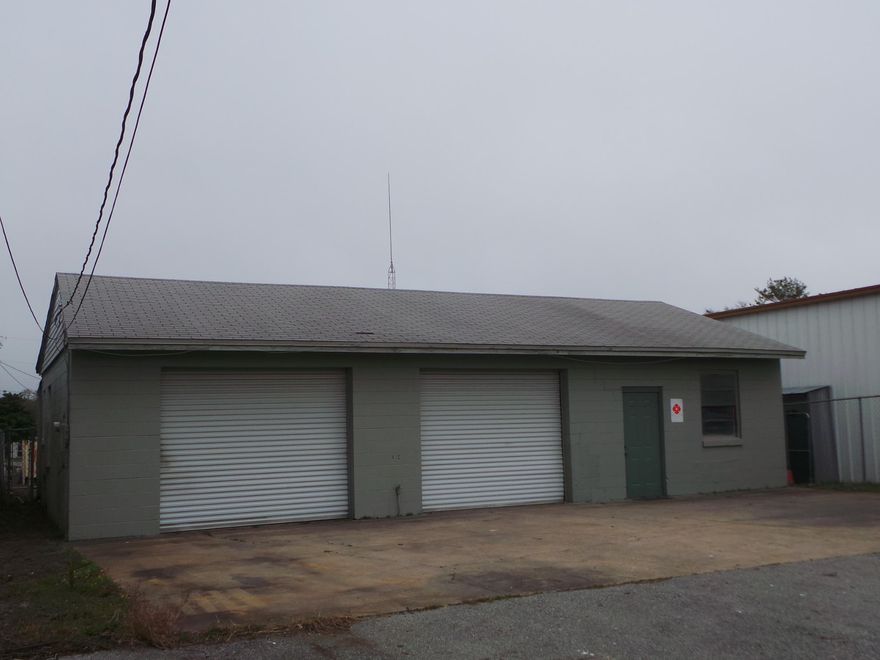 Great visibility on busy Racetrack Rd. Whse with office, 2 front overhead doors (8'x 10') and one rear overhead door (8'x 8'), front personnel door, bathroom, rear fenced and paved yard area with apprx 1500sf of which is covered.