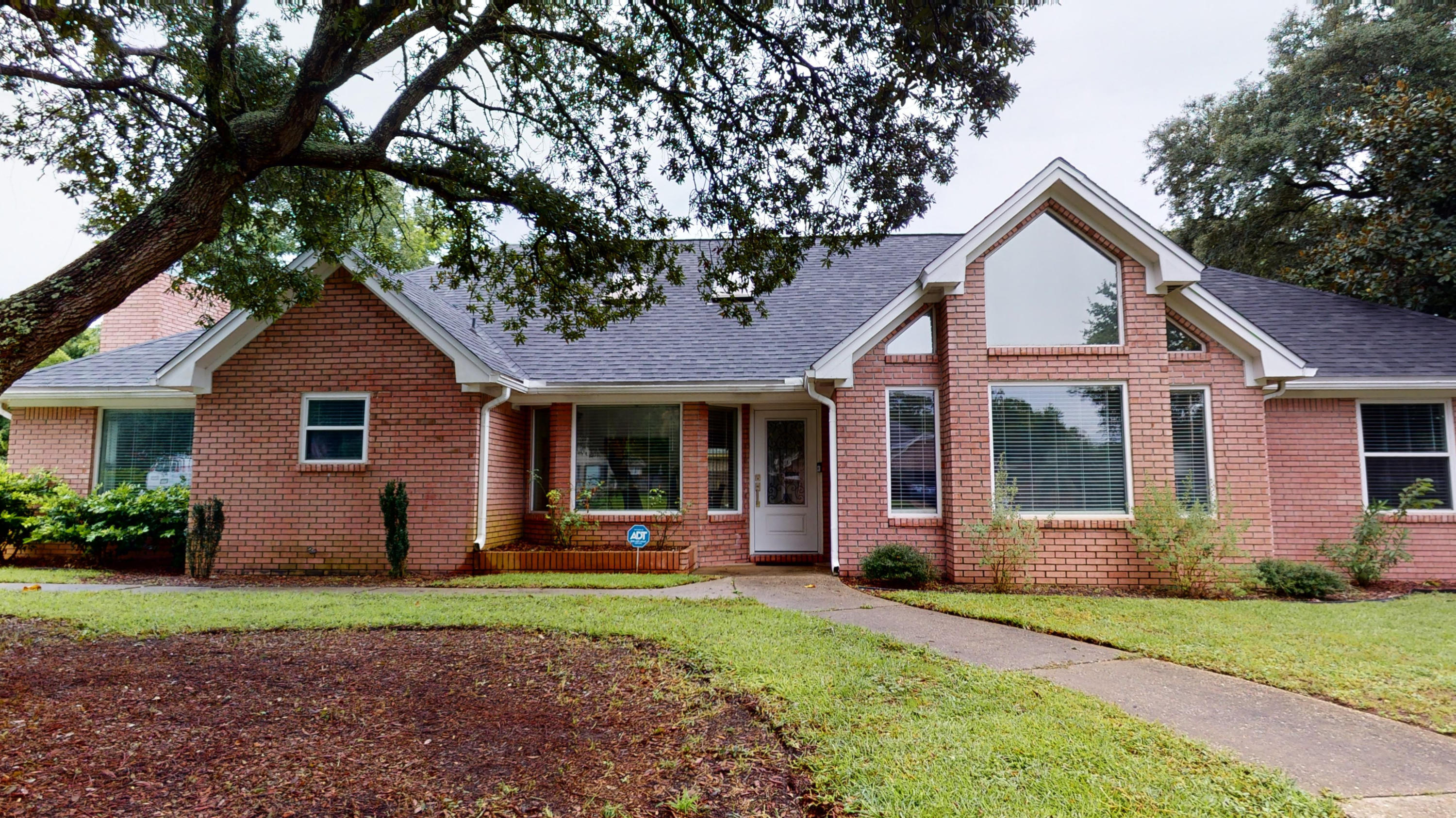 CASTELAR - Residential