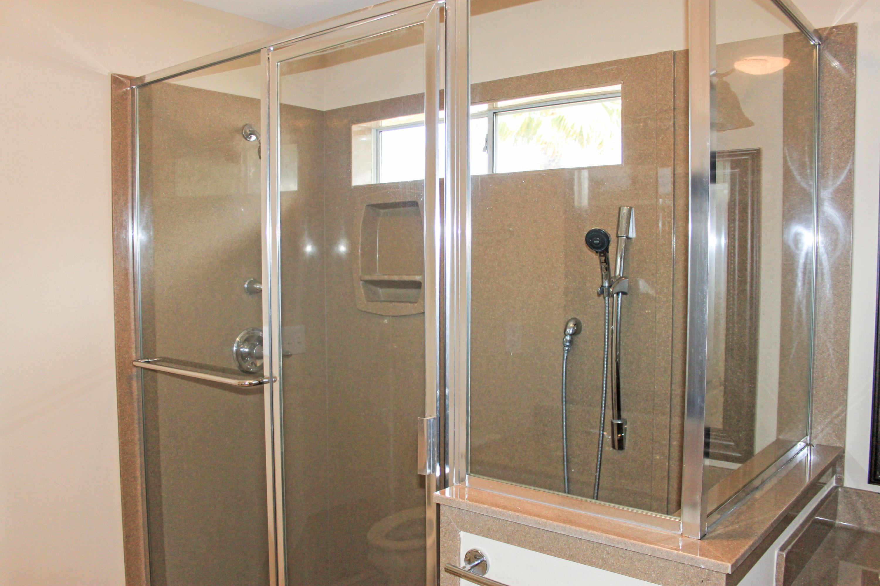 PELICAN BAY - Residential